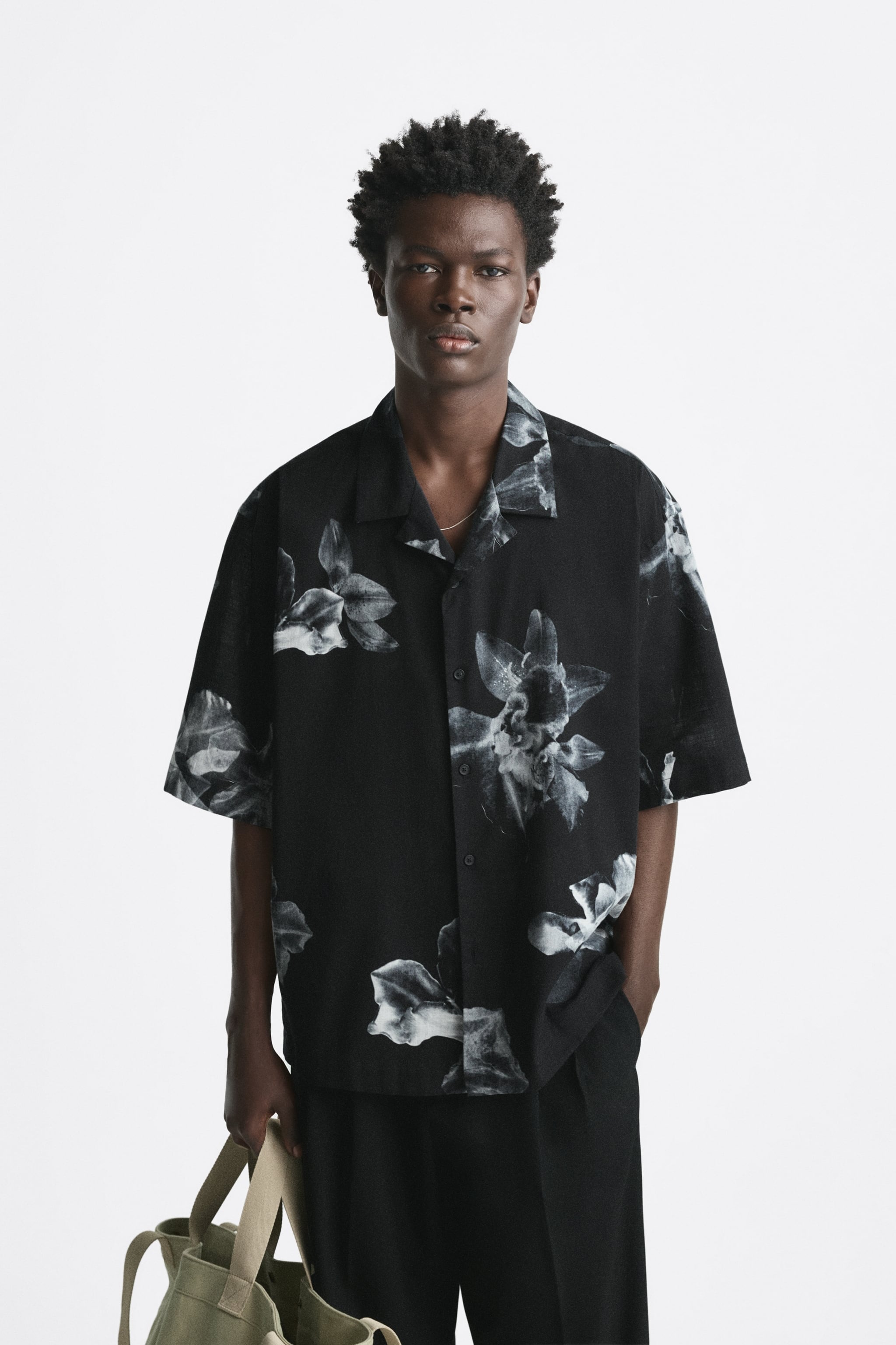 

Рубашка мужская ZARA 04590943 черная L (доставка из-за рубежа), Черный, 04590943