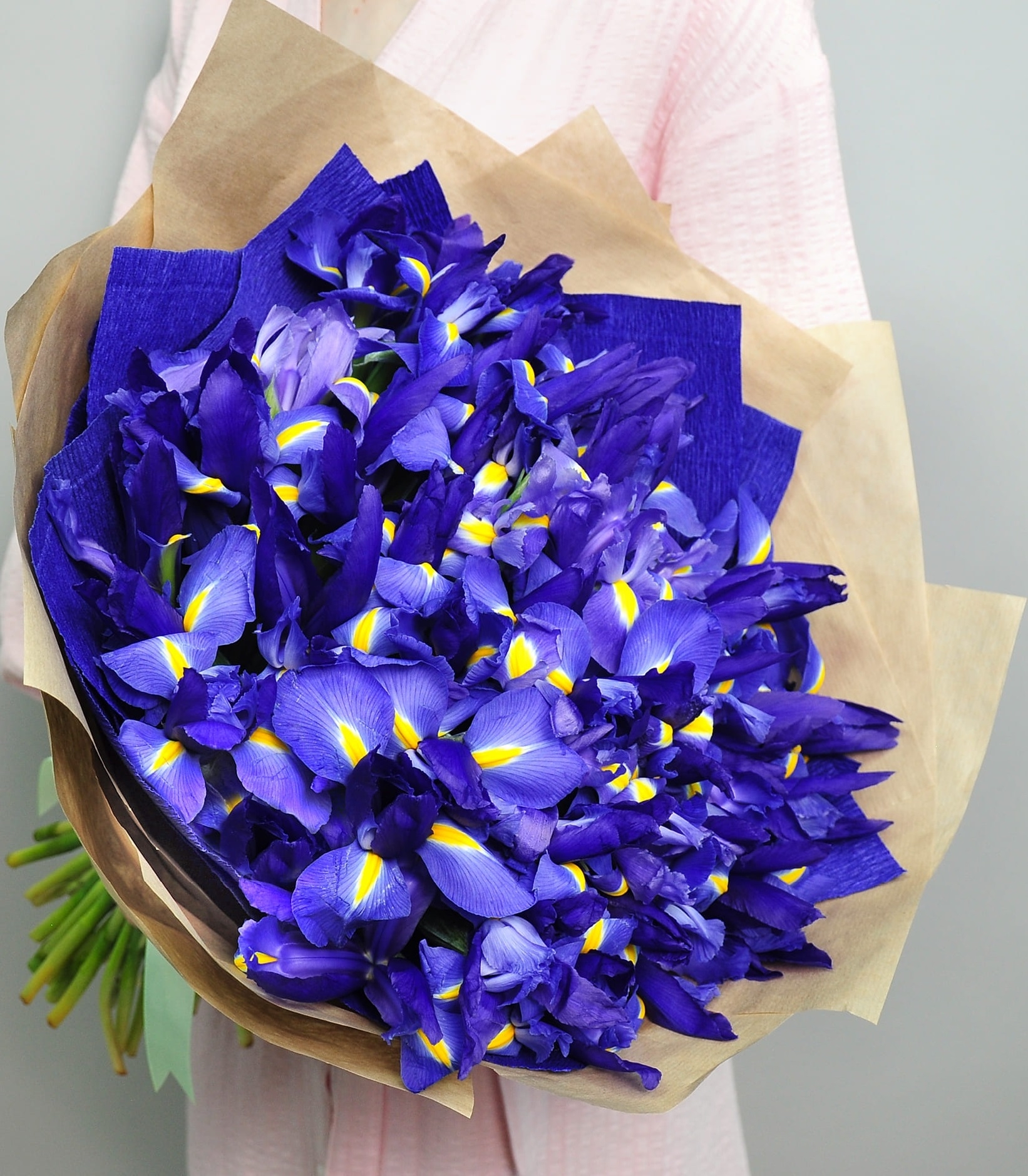 

Букет Studio Floristic из Ирисов 50 см 51 шт синий