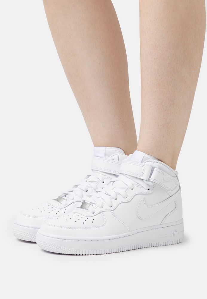 

Кеды женские Nike NI111A19B белые 35.5 EU, Белый, NI111A19B