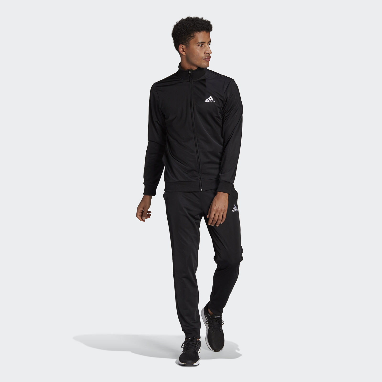 

Костюм мужской Adidas M SL TR TT TS черный 52 RU, M SL TR TT TS