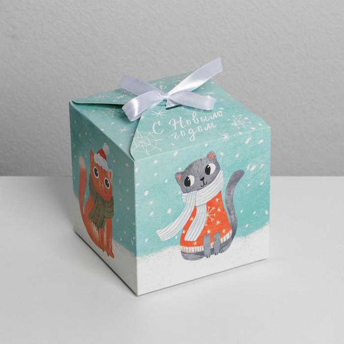 

Коробка складная Новогодние коты, 12 х 12 х 12 см