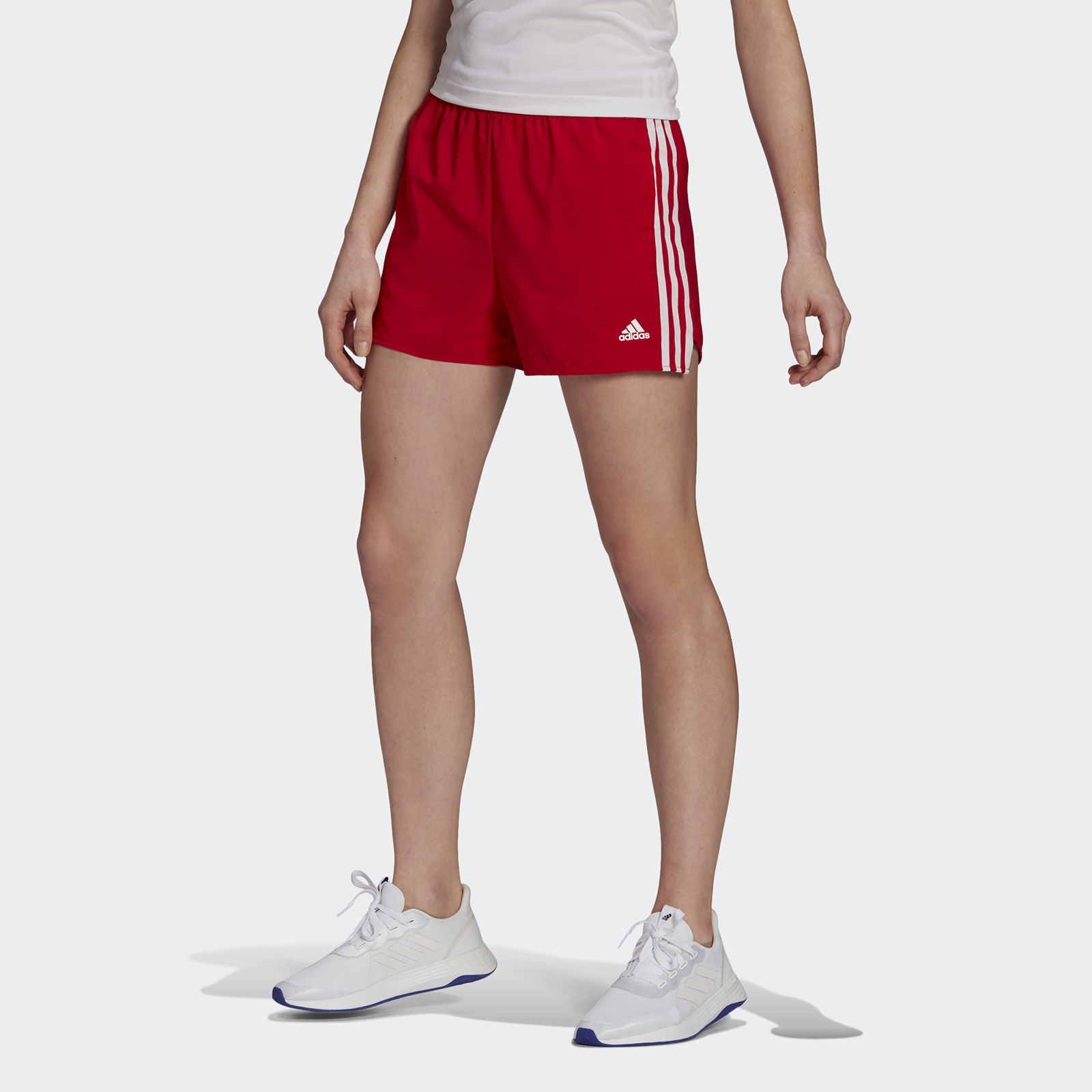 фото Спортивные шорты женские adidas gn3108 красные s