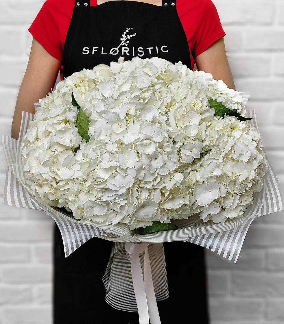 

Монобукет Studio Floristic гортензия 40 см x 50 см 9 шт. белый 3682, Белиос