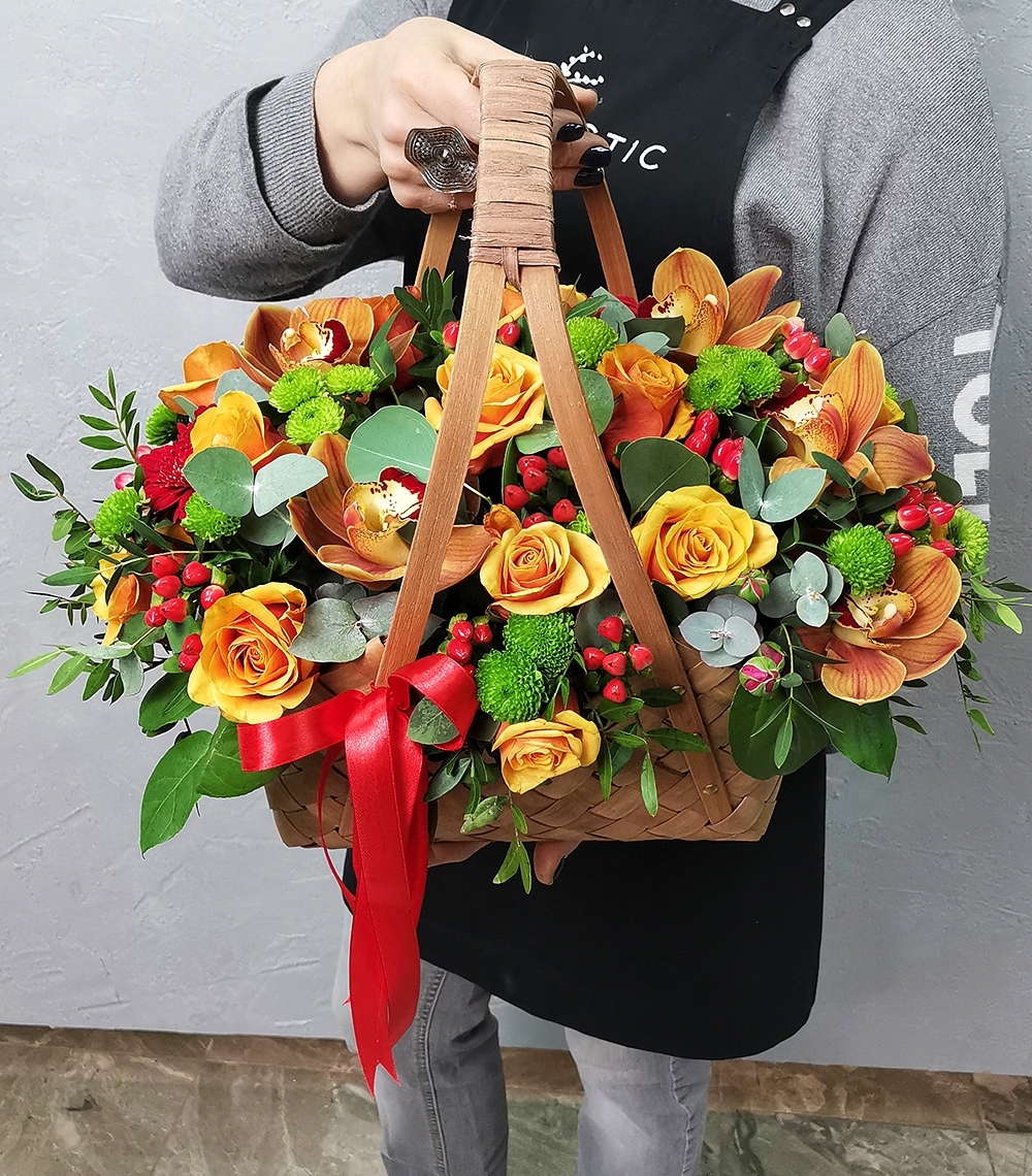 

Букет из орхидей и роз 38 шт Sfloristic "Пламенная любовь", 40 см