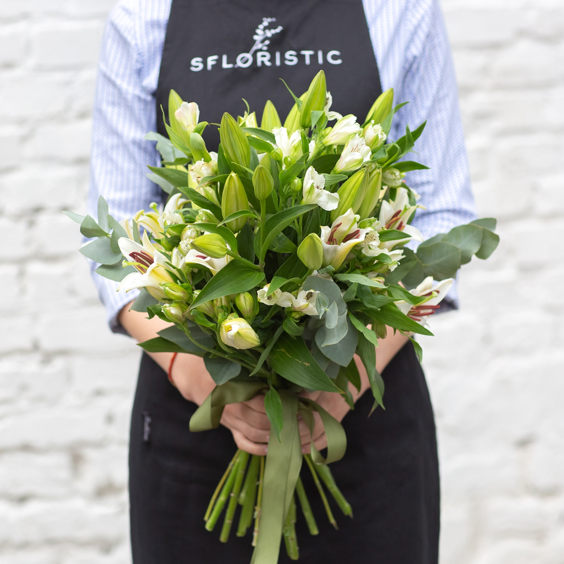 фото Букет из альстромерии и лилии 13 шт sfloristic "я дарю тебе этот мир", 45 см studio floristic