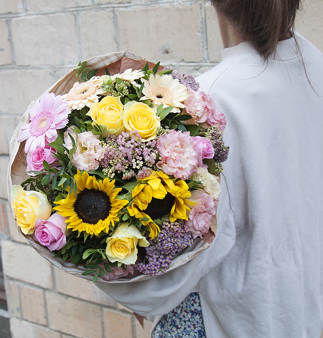 

Букет из роз и гермени 15 шт Sfloristic "Луговой букет", 35 см