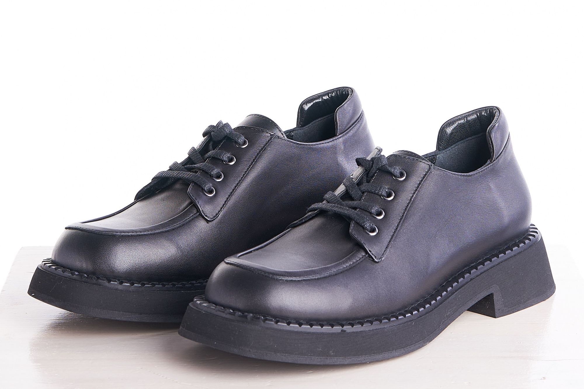 Полуботинки женские Matur Unty 5210-150 черные 36 RU