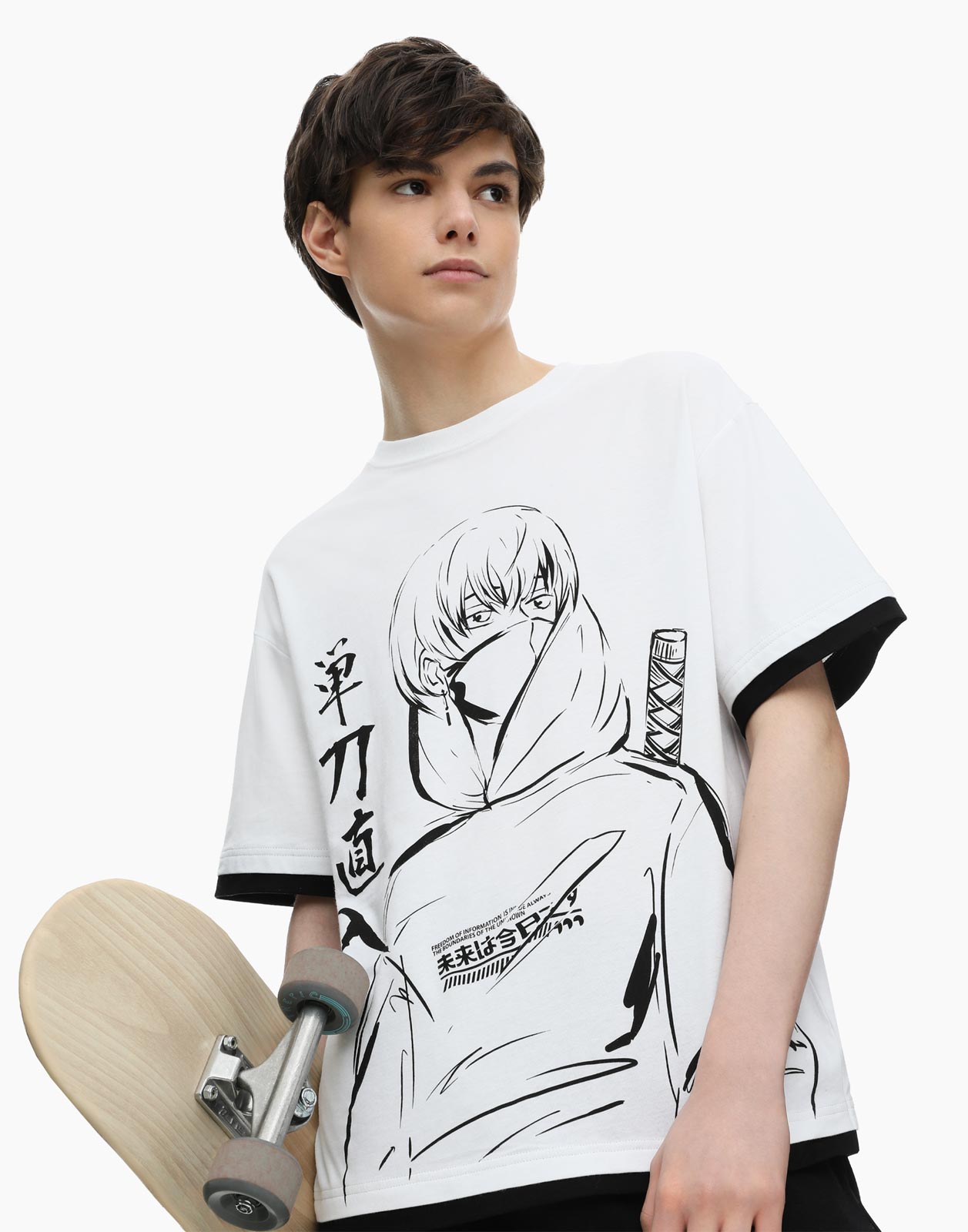 Белая футболка со вставками и принтом для мальчика 8-10л/134-140