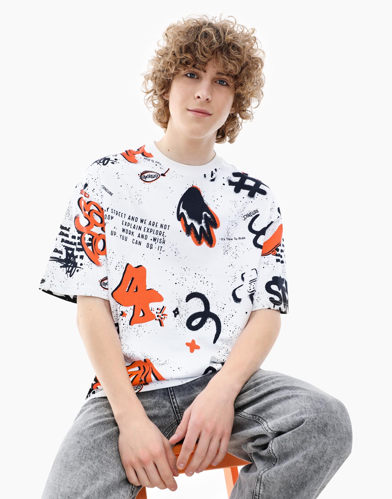 

Белая футболка Oversize с граффити-принтом для мальчика 6-8л/122-128, Белый, BKT012278