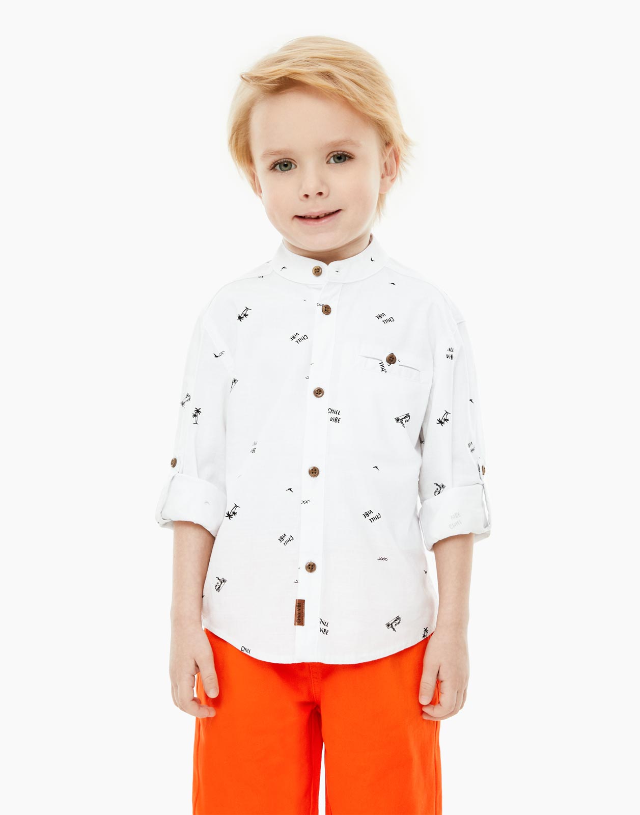 Белая свободная рубашка с принтом для мальчика р.104