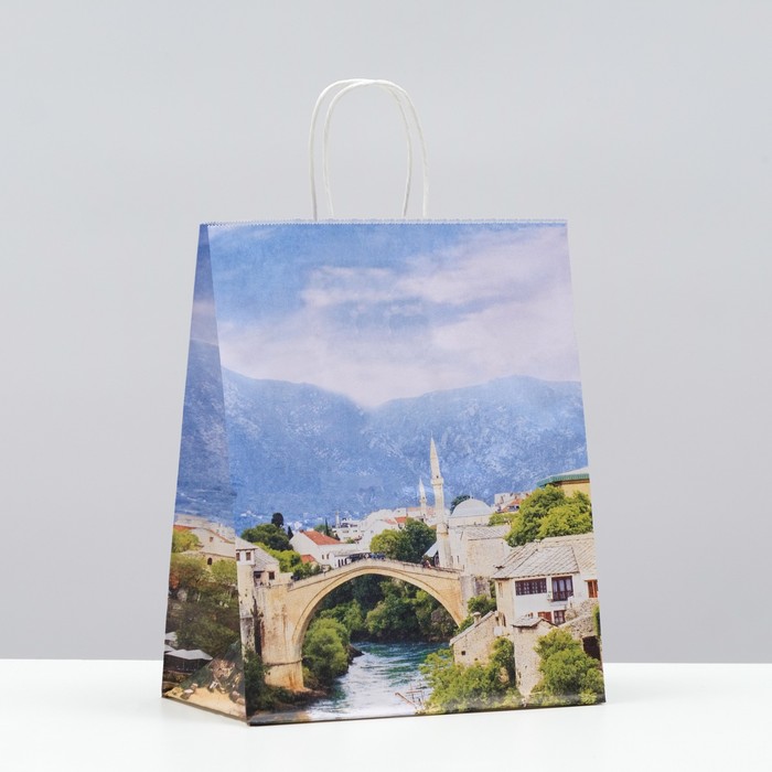 

Пакет крафт Городок в горах, 22х12х27 см, крученая ручка 10 шт