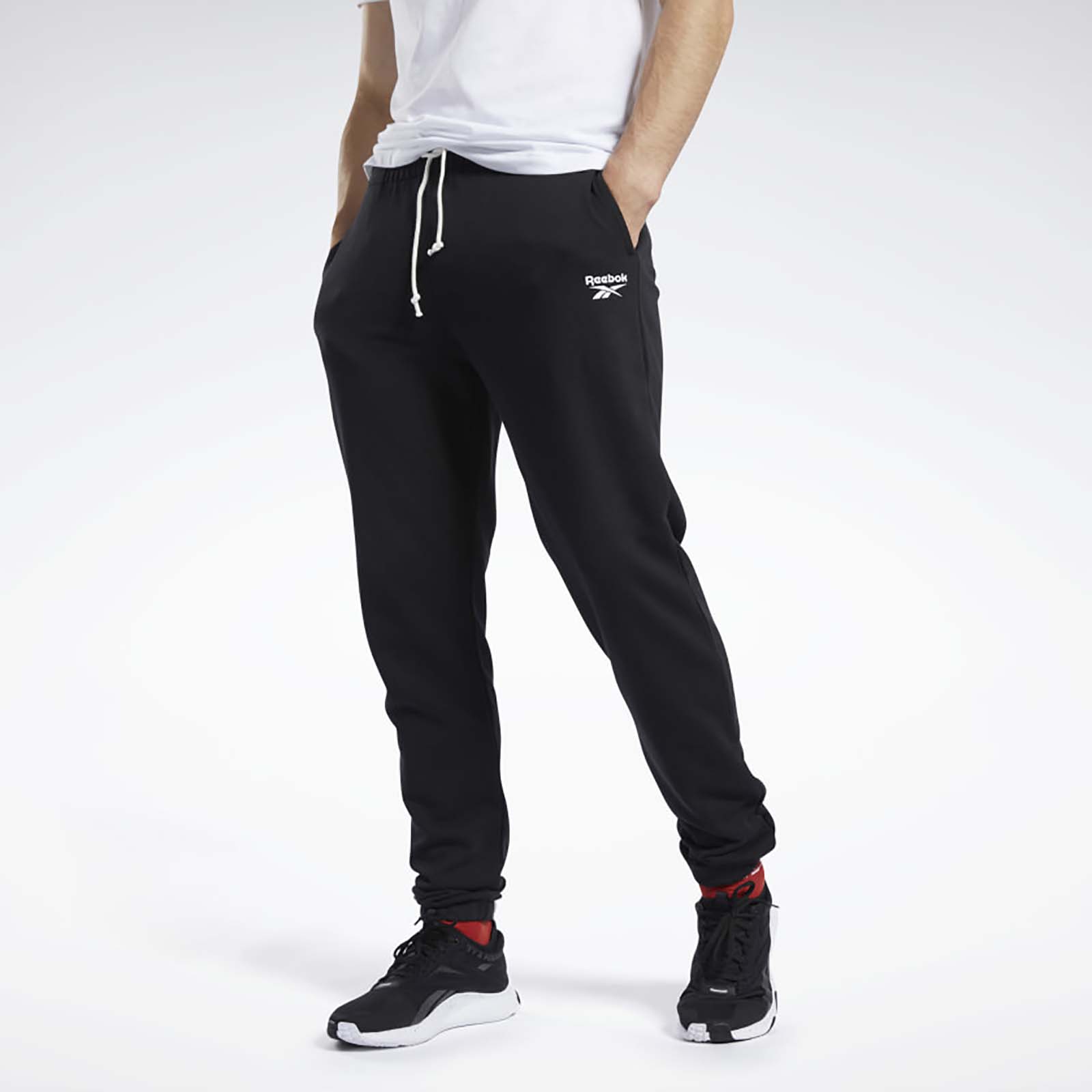 

Спортивные брюки мужские Reebok TE FT CUFFED PANT черные S, TE FT CUFFED PANT