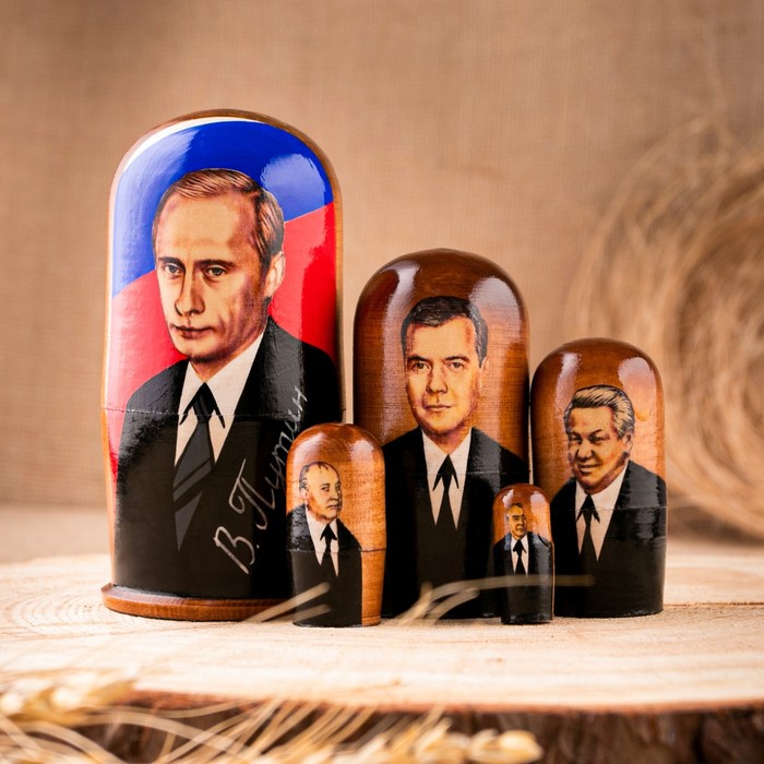 

Матрешка "Путин триколор", 5 кукол, 10 см