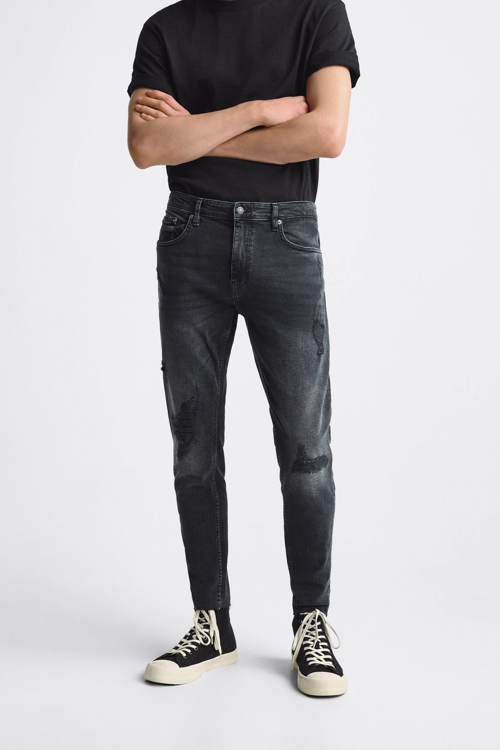 

Джинсы мужские ZARA 04060502 серые 38 RU (доставка из-за рубежа), Серый, 04060502