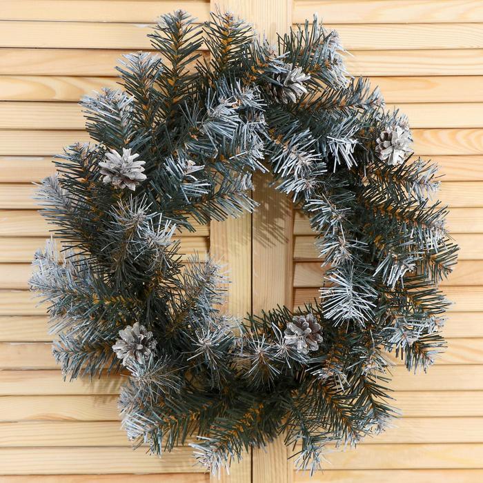 

Венок Зимняя сказка (с серебряными шишками) 45 см