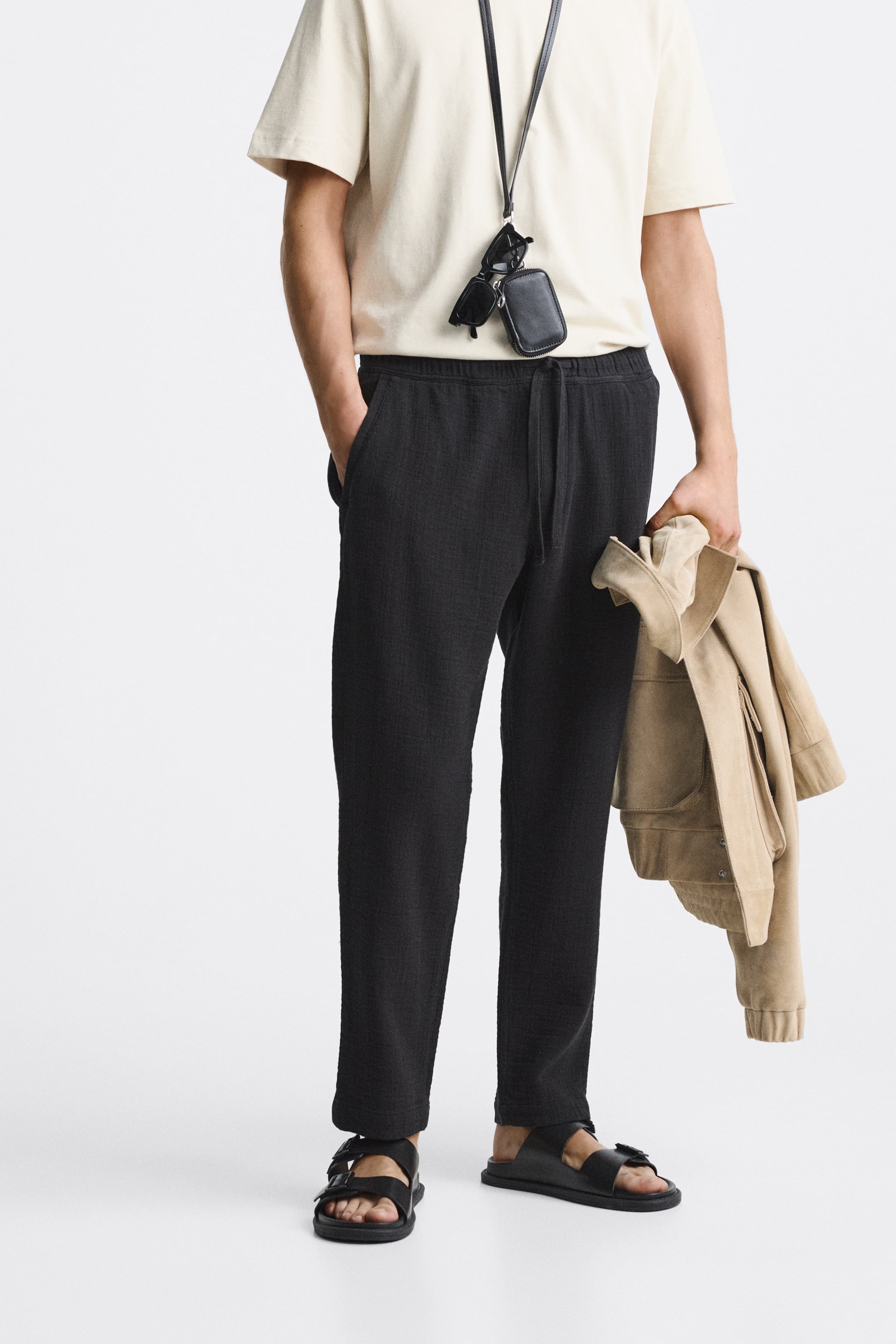 

Брюки мужские ZARA 07147403 черные XL (доставка из-за рубежа), Черный, 07147403