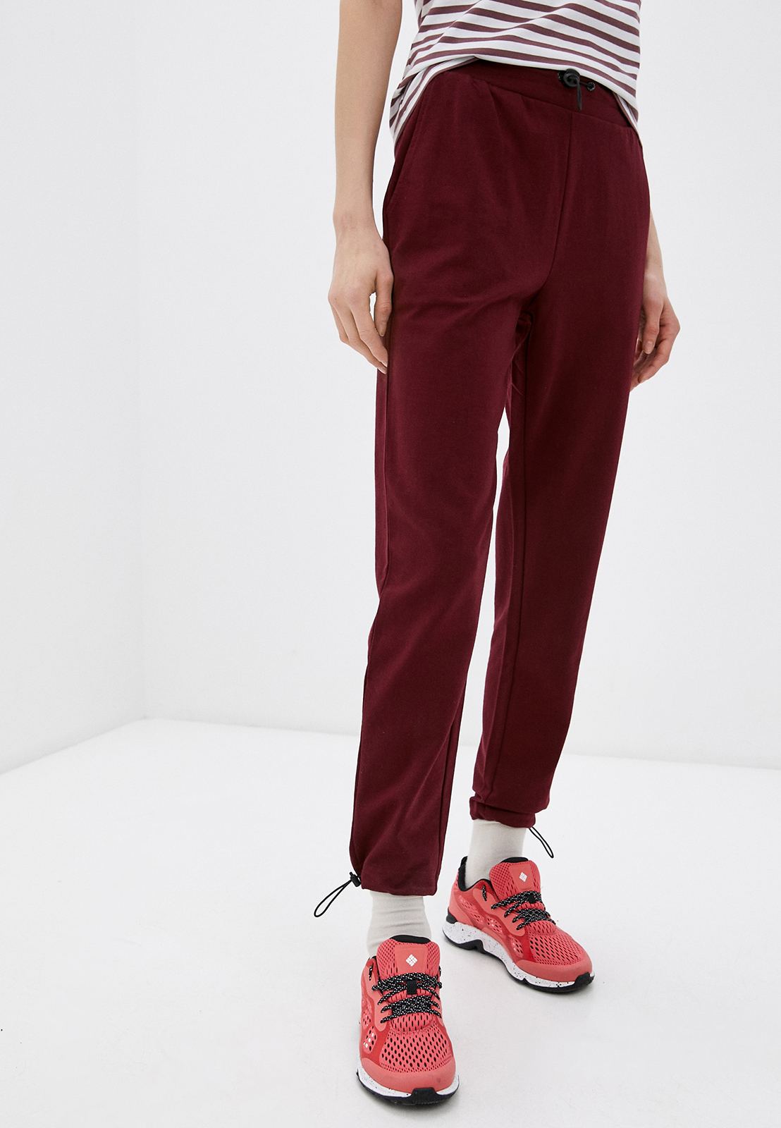 

Спортивные брюки женские Outhorn HOL21-SPDD612-23S черные S, HOL21-SPDD612-23S