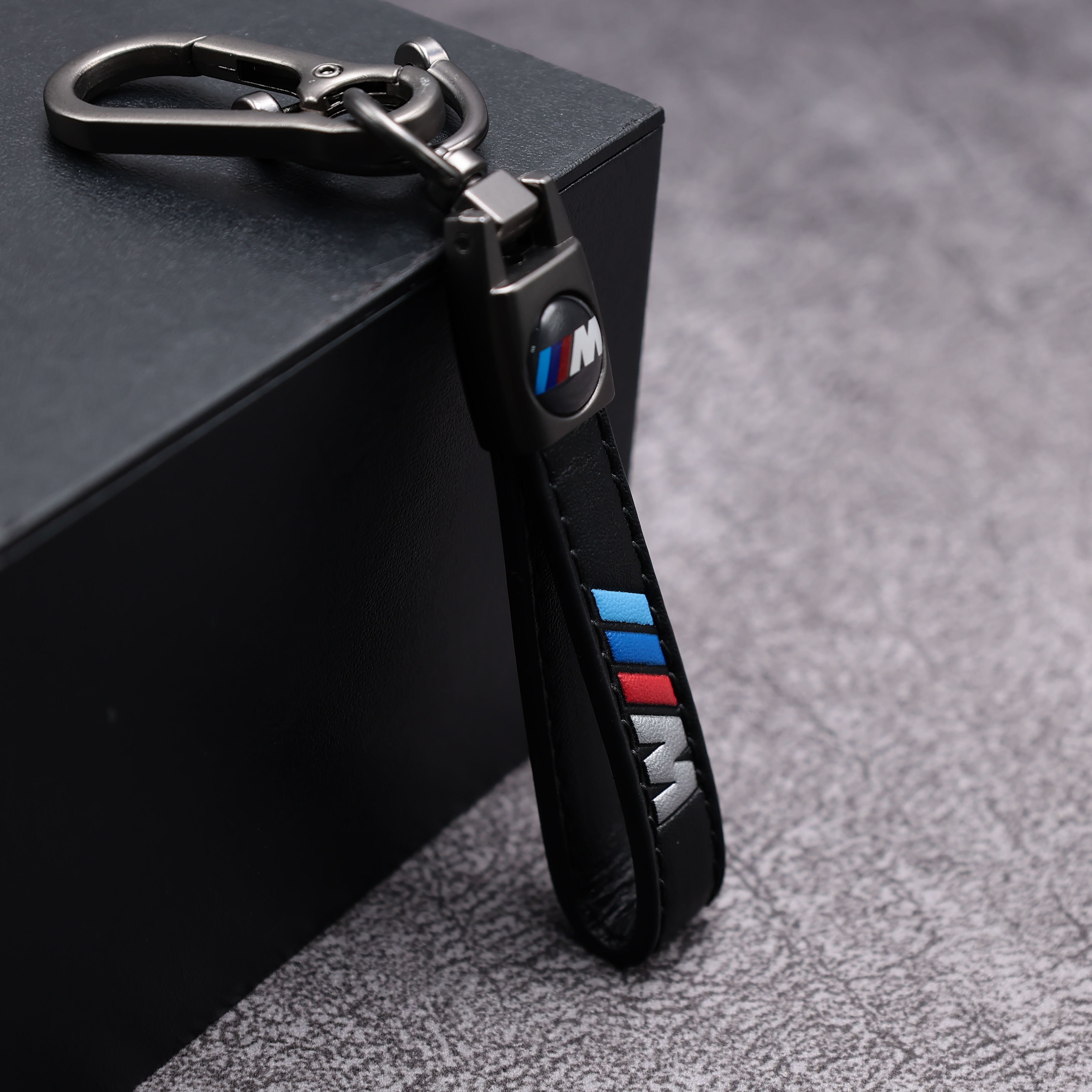 

Брелок для ключей автомобиля PST BMW M Performance натуральная кожа, черный, BMW M Performance