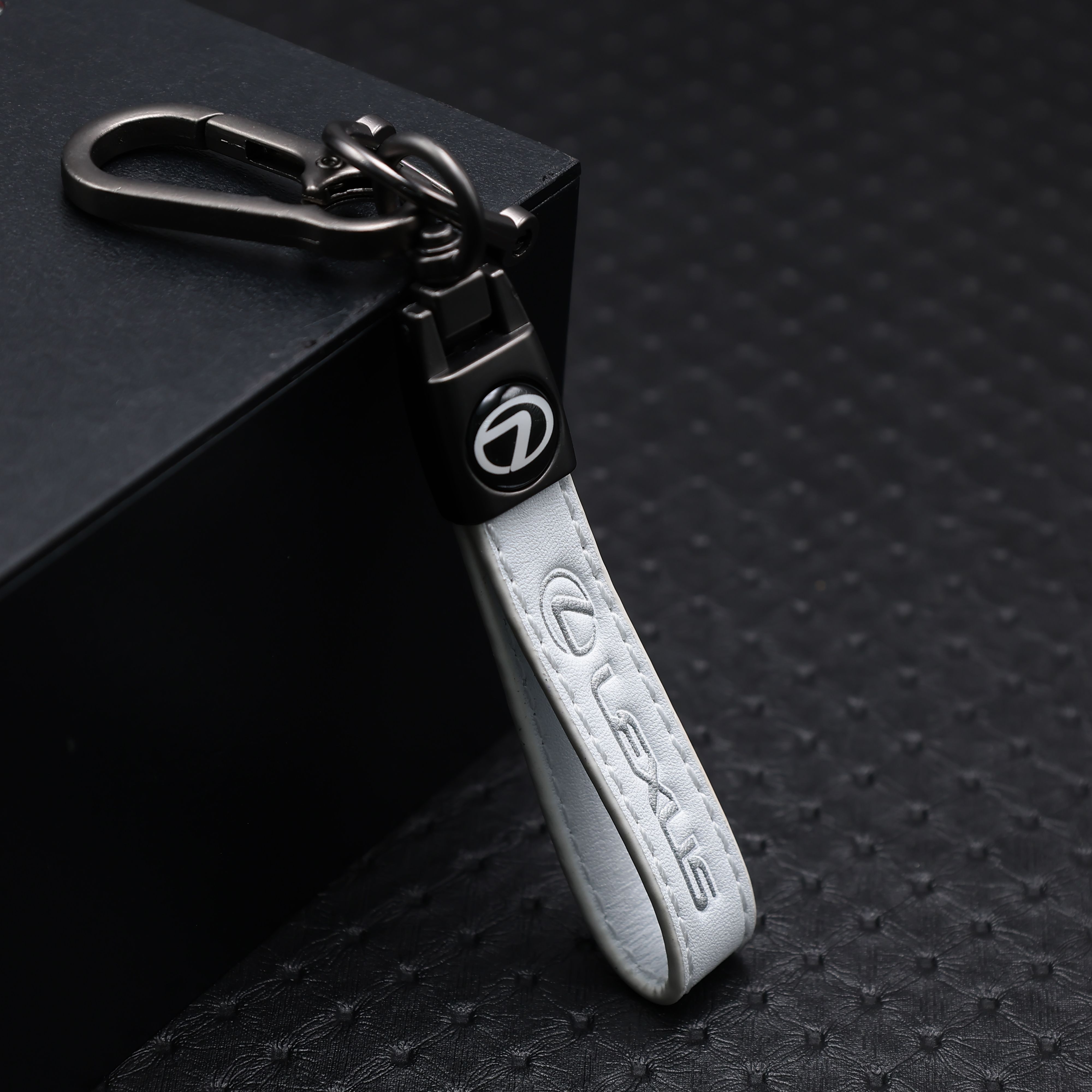 

Брелок для ключей автомобиля PST Lexus натуральная кожа, белый, Lexus