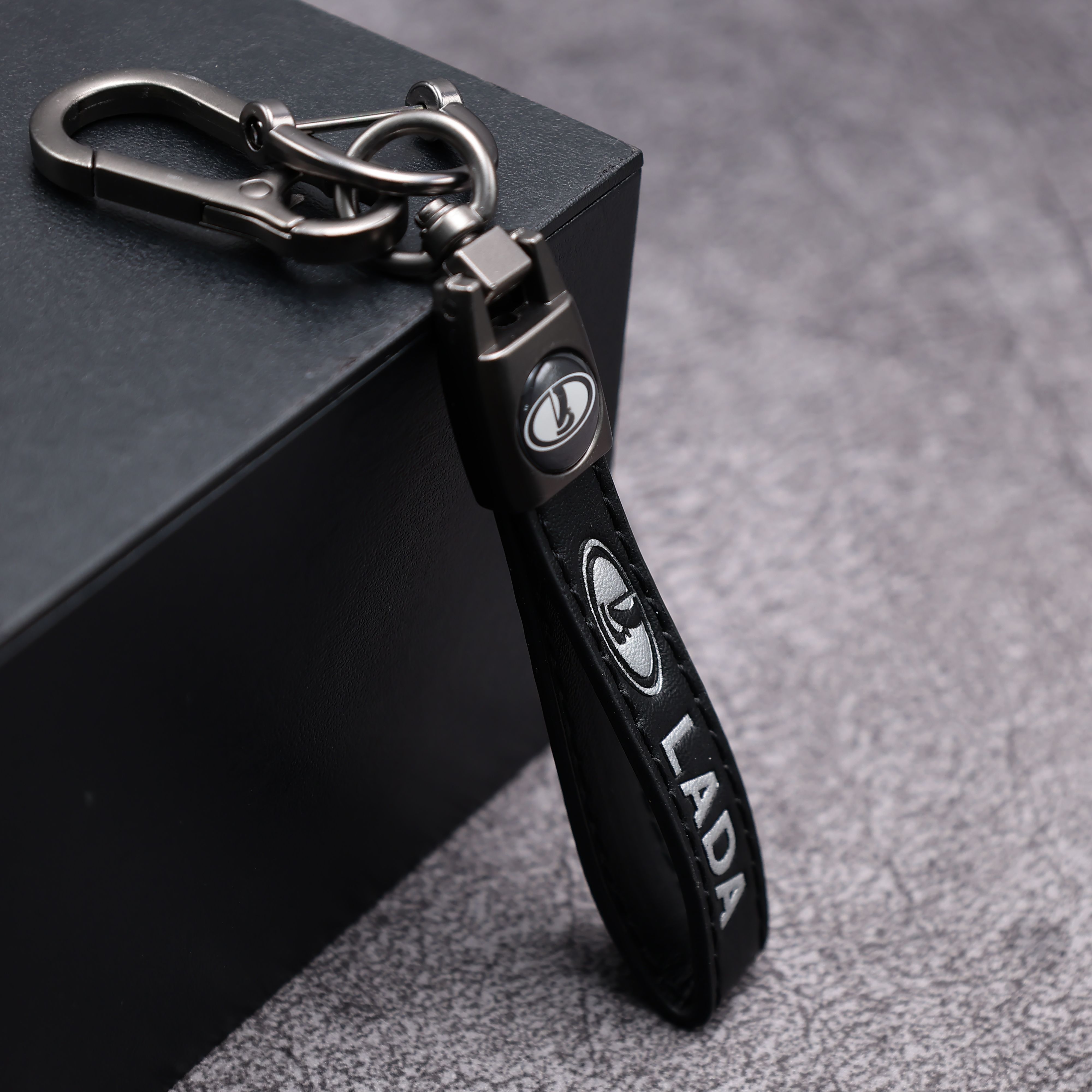 

Брелок для ключей автомобиля PST LADA ВАЗ натуральная кожа, черный, LADA ВАЗ