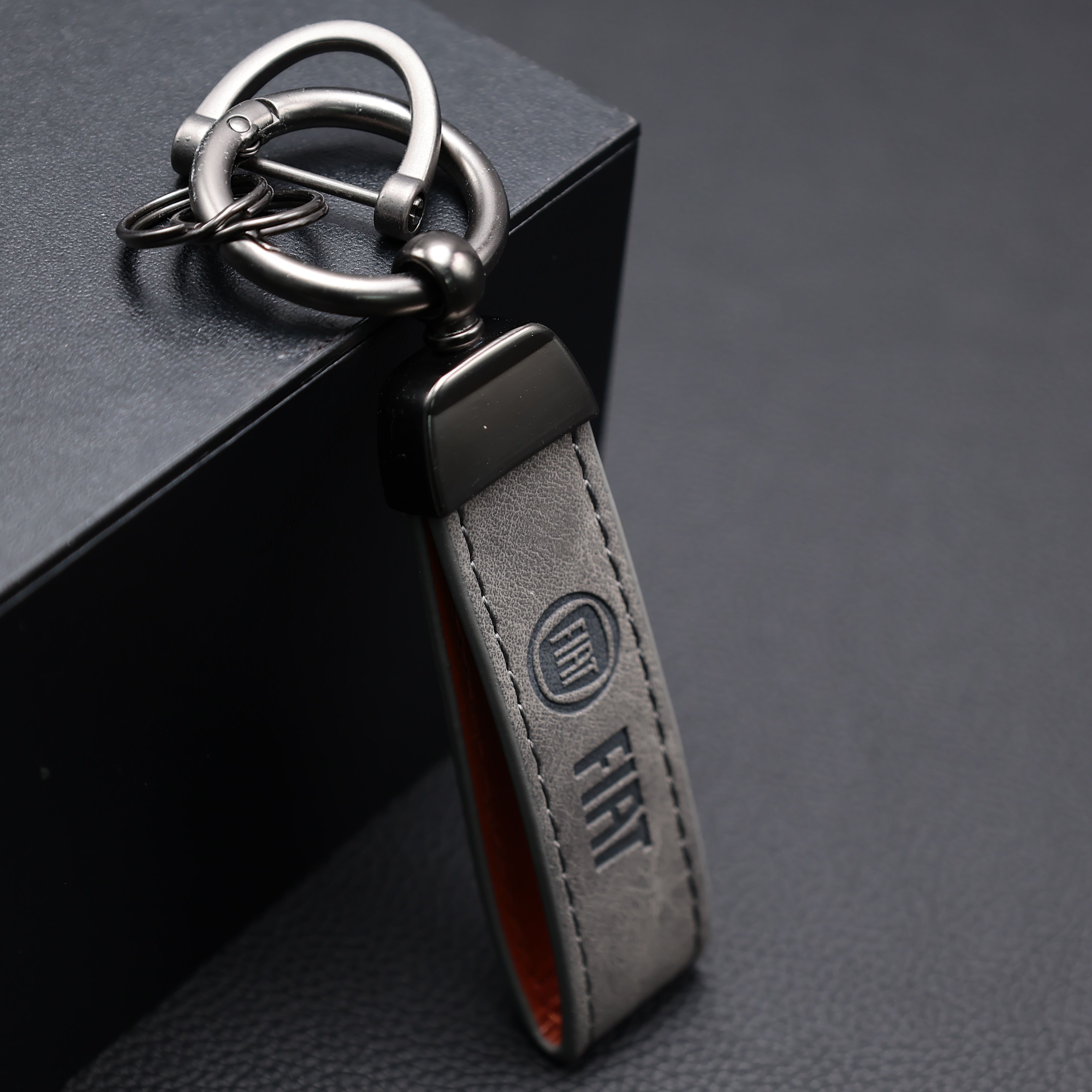

Брелок для ключей автомобиля PST FIAT натуральная кожа, серый, FIAT