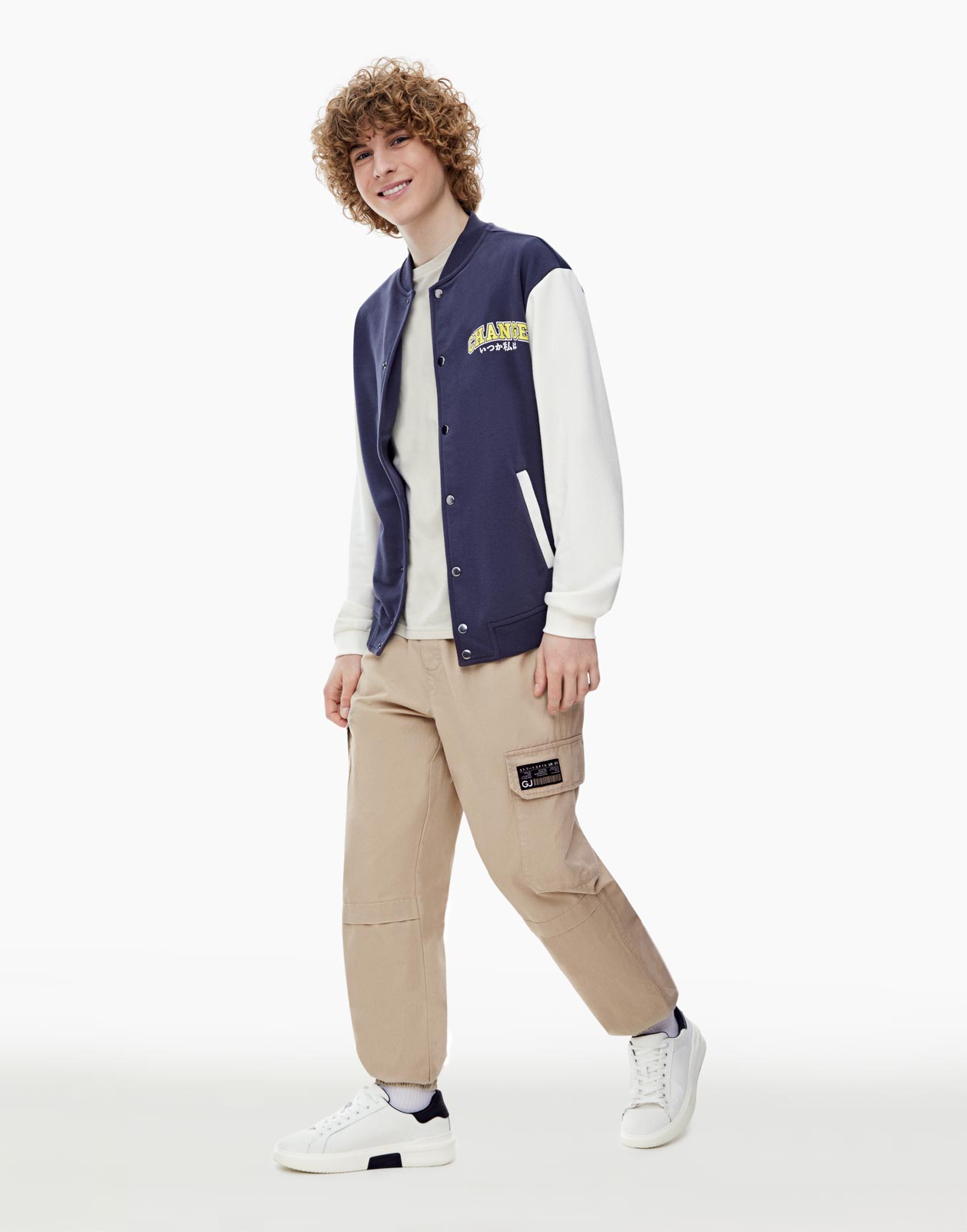 Бежевые брюки с карманами-карго для мальчика р.146
