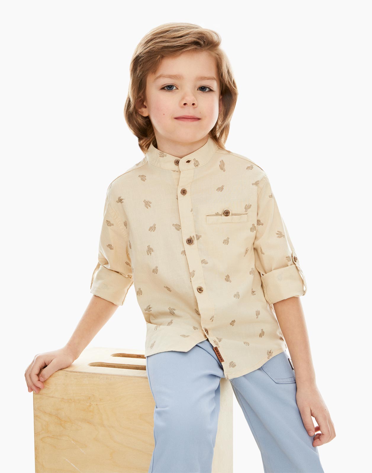 Бежевая свободная рубашка с карманом для мальчика р.86