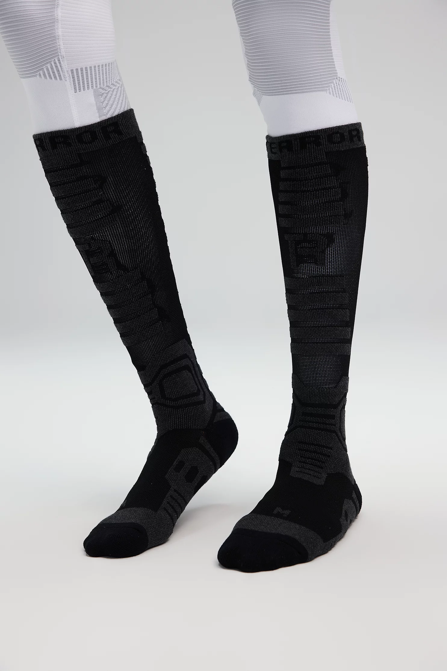 Носки мужские TERROR Snow Socks черные M 2090₽