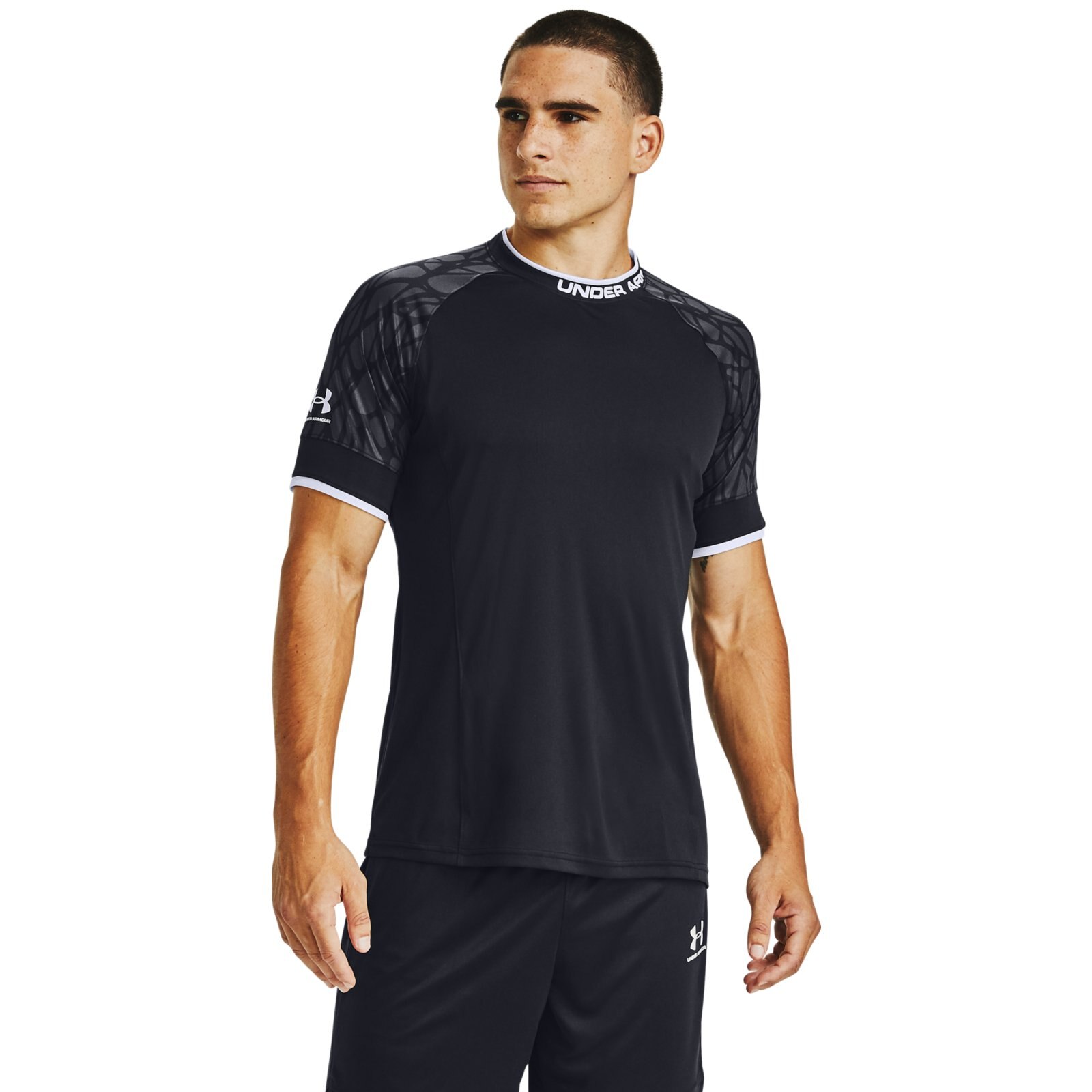 

Футболка мужская Challenger III Novelty Top Under Armour черная XL, Challenger III Novelty Top