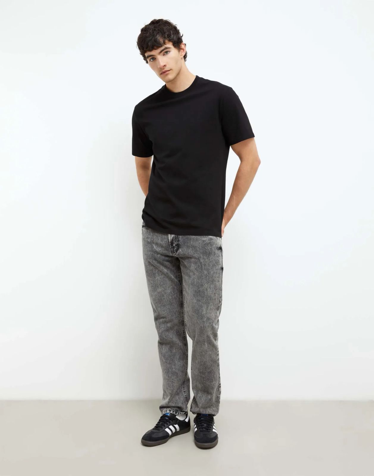 

Футболка мужская Gloria Jeans BKT016172 черный XS/176, BKT016172