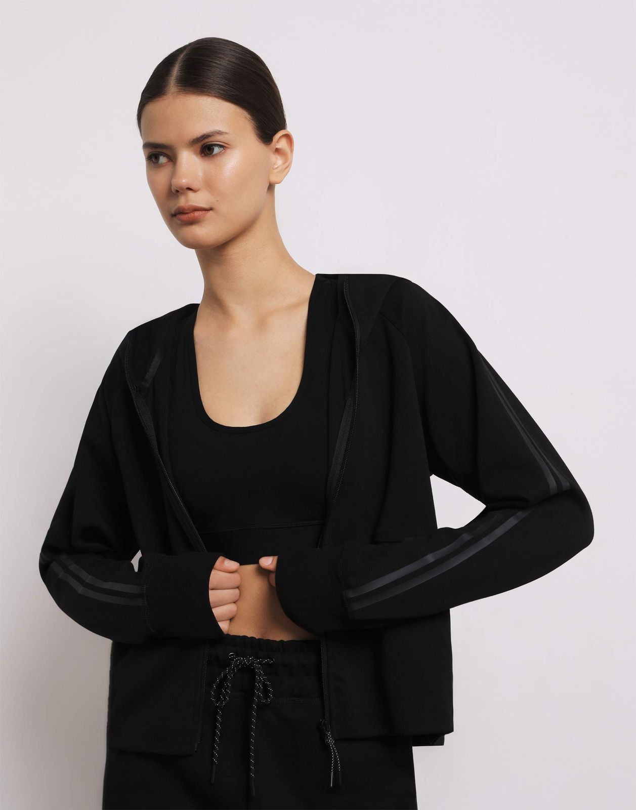 

Спортивная толстовка женская Gloria Jeans GRT000287 черный XS/164, GRT000287