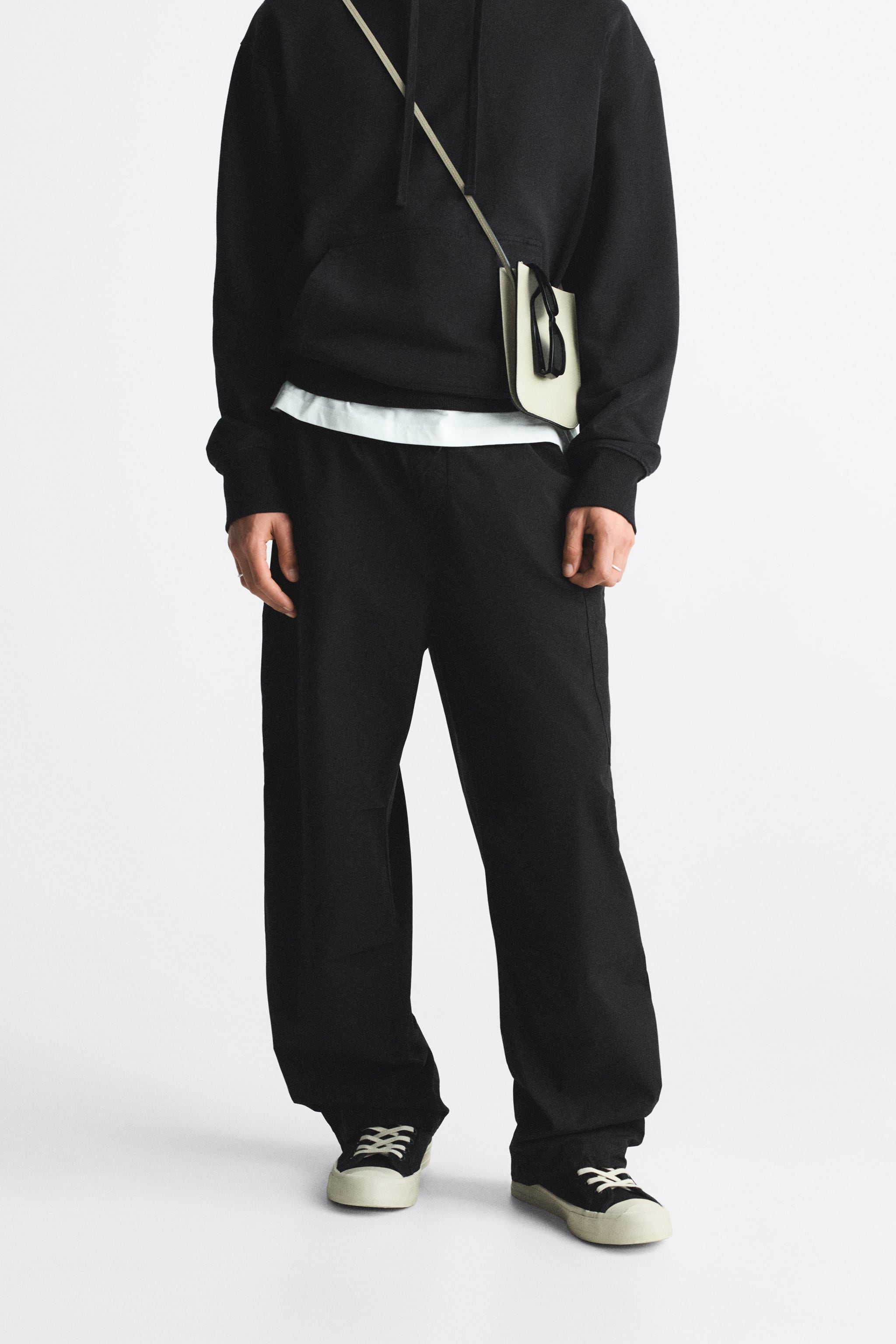 

Спортивные брюки мужские ZARA 00108405 черные XL (доставка из-за рубежа), Черный, 00108405