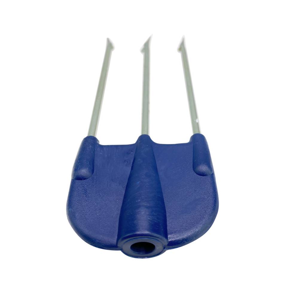 Наконечник трезубый длин. D4 мм, пласт. основание ,