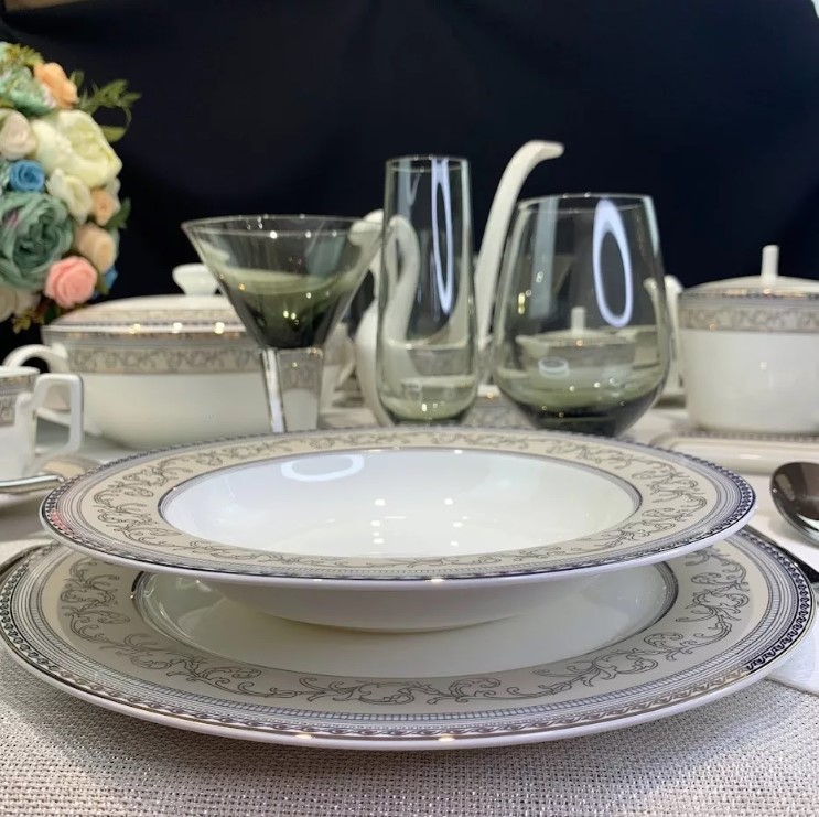 

Набор из 6 глубоких тарелок 23см. ЗОЛОТАЯ СИМФОНИЯ Костяной фарфор 125-062 118-125-062, Белый;золотистый