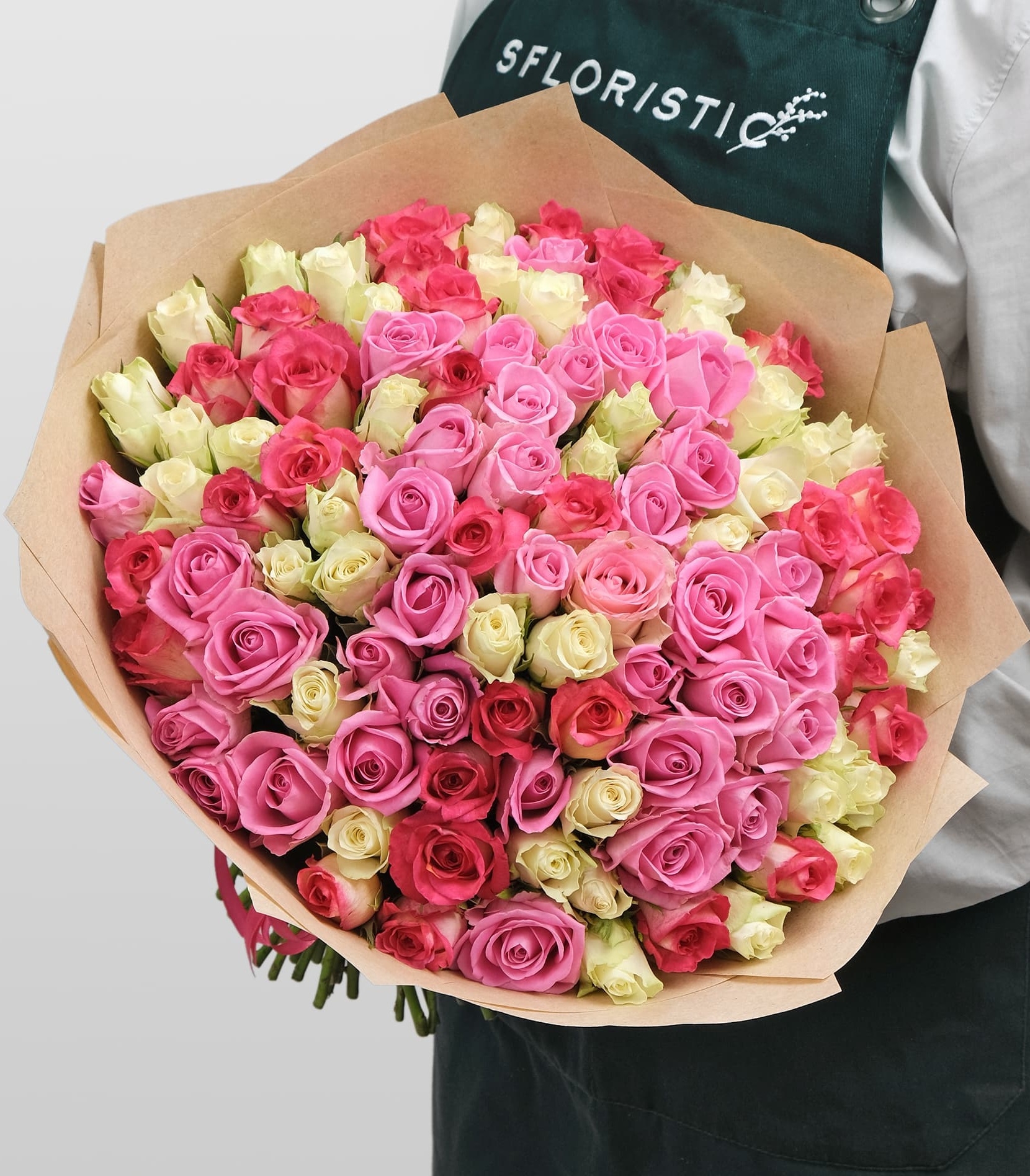 

Букет Studio Floristic из кенийских Роз 101 шт 40 см Аннабет разноцветный