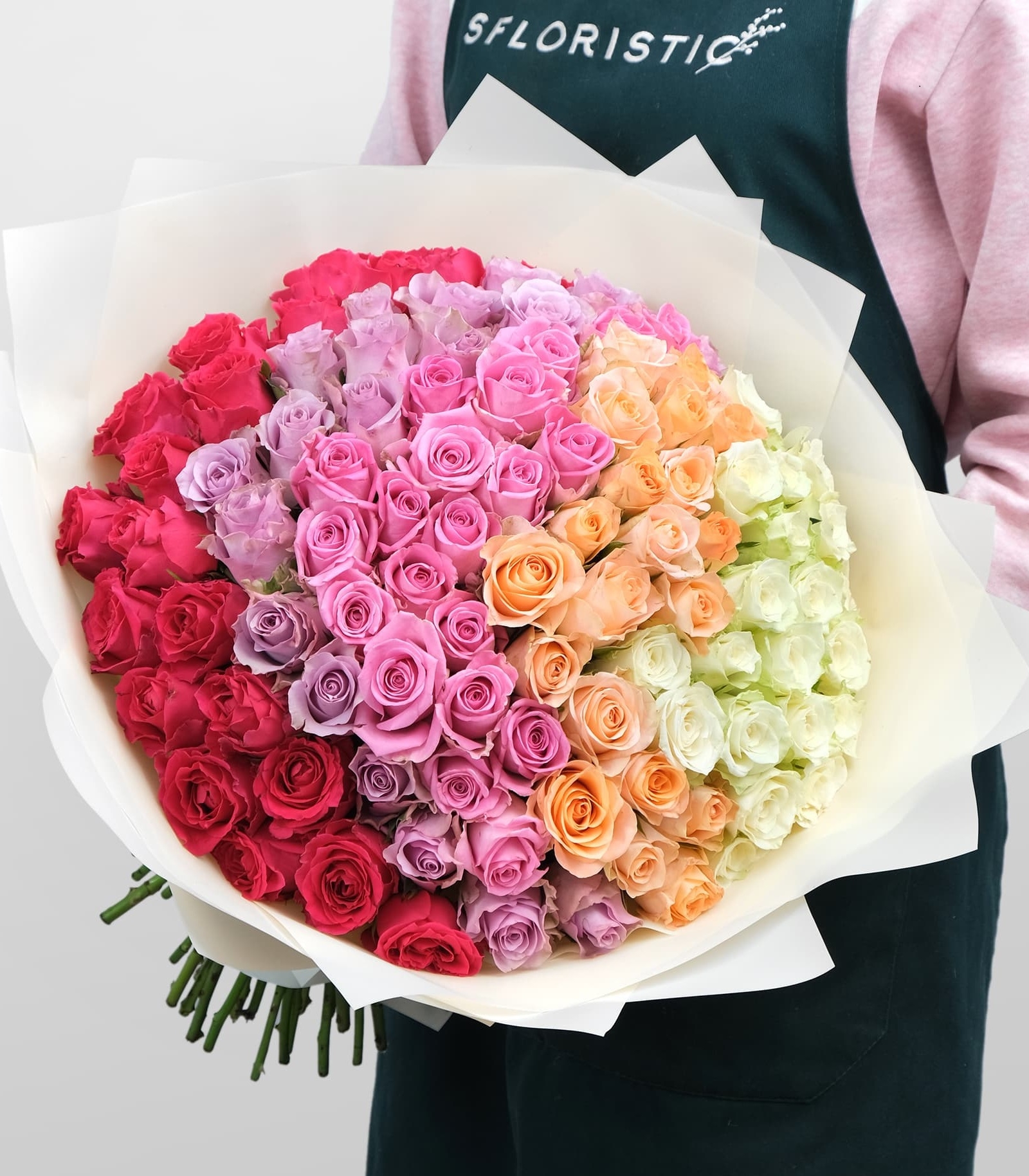 

Букет Studio Floristic из роз Сказочный закат 101 шт.