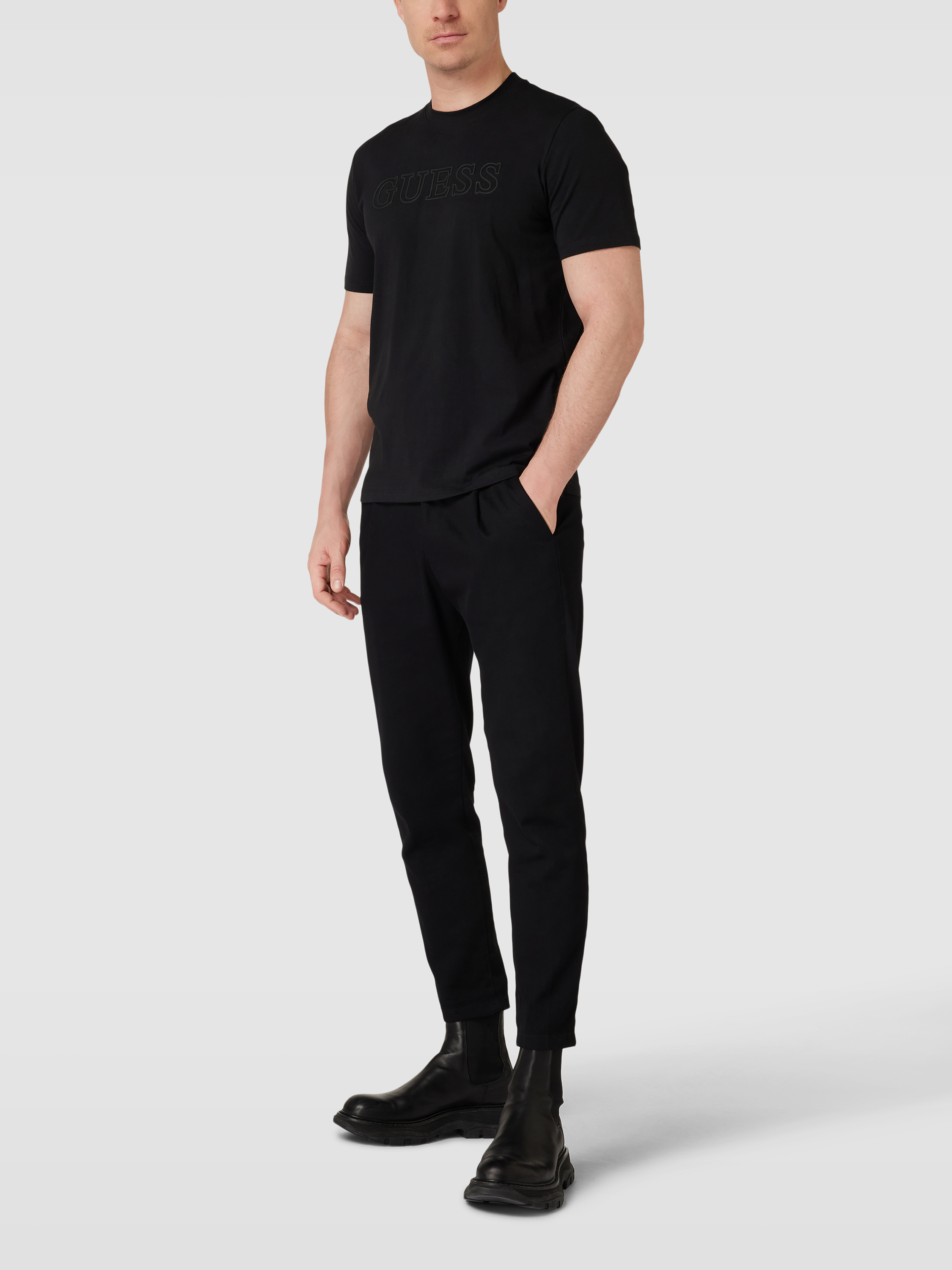 

Футболка мужская Guess 1716501 черная L доставка из-за рубежа, Черный, 1716501