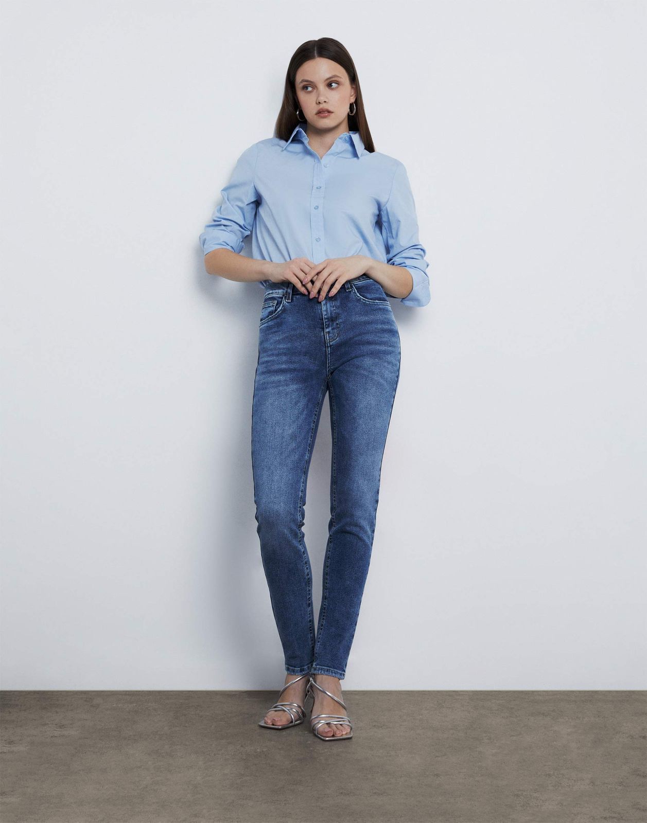 

Джинсы женские Gloria Jeans GJN031530 синие 38/158, Синий, GJN031530