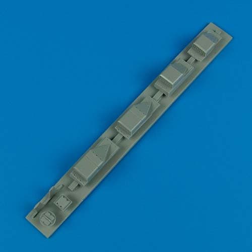 

Набор дополнений QuickBoost 1/32 F-16A/B Netz chaff/flare dispensers and antennas QB32 060