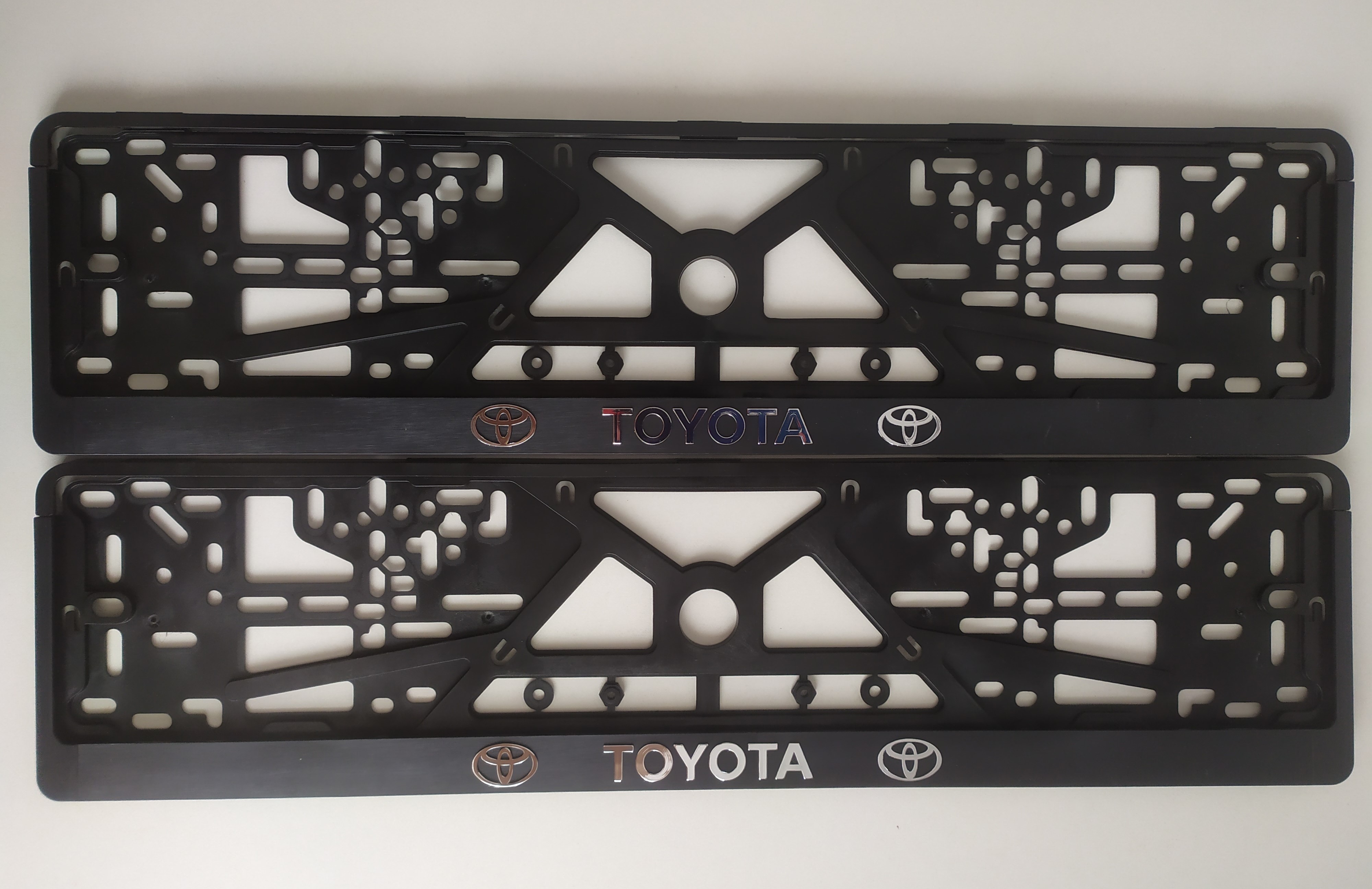 

Рамки номерного знака ЛОГОАВТО TOYOTA, объемная надпись, комплект 2 рамки + крепеж, Объемная надпись