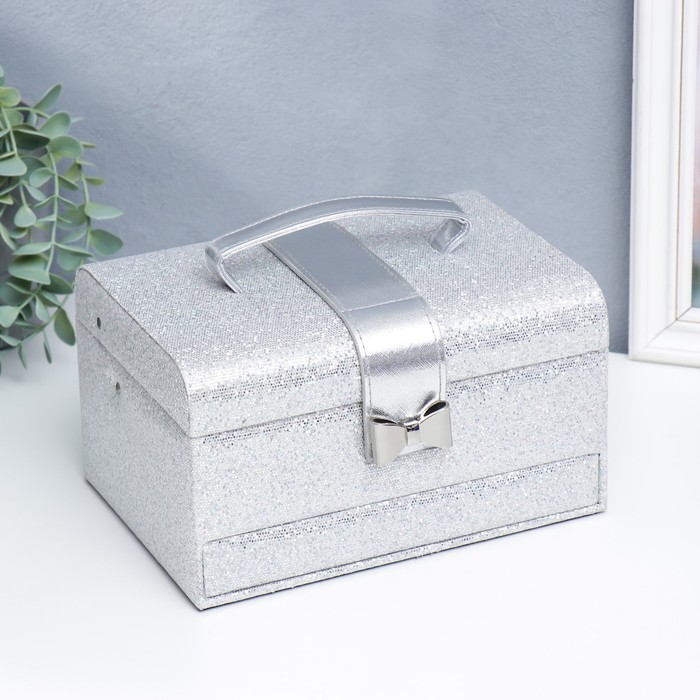 

Шкатулка кожзам для украшений сундук с бантом "Мелкие квадратики. Серебро" 13,5х16,5х23 см