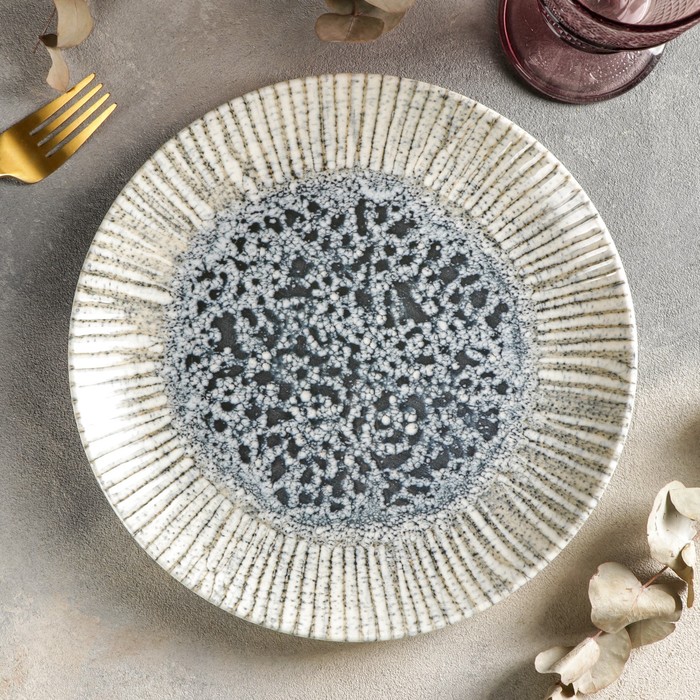 

Тарелка обеденная Iris Blue, d=25 см, Серый