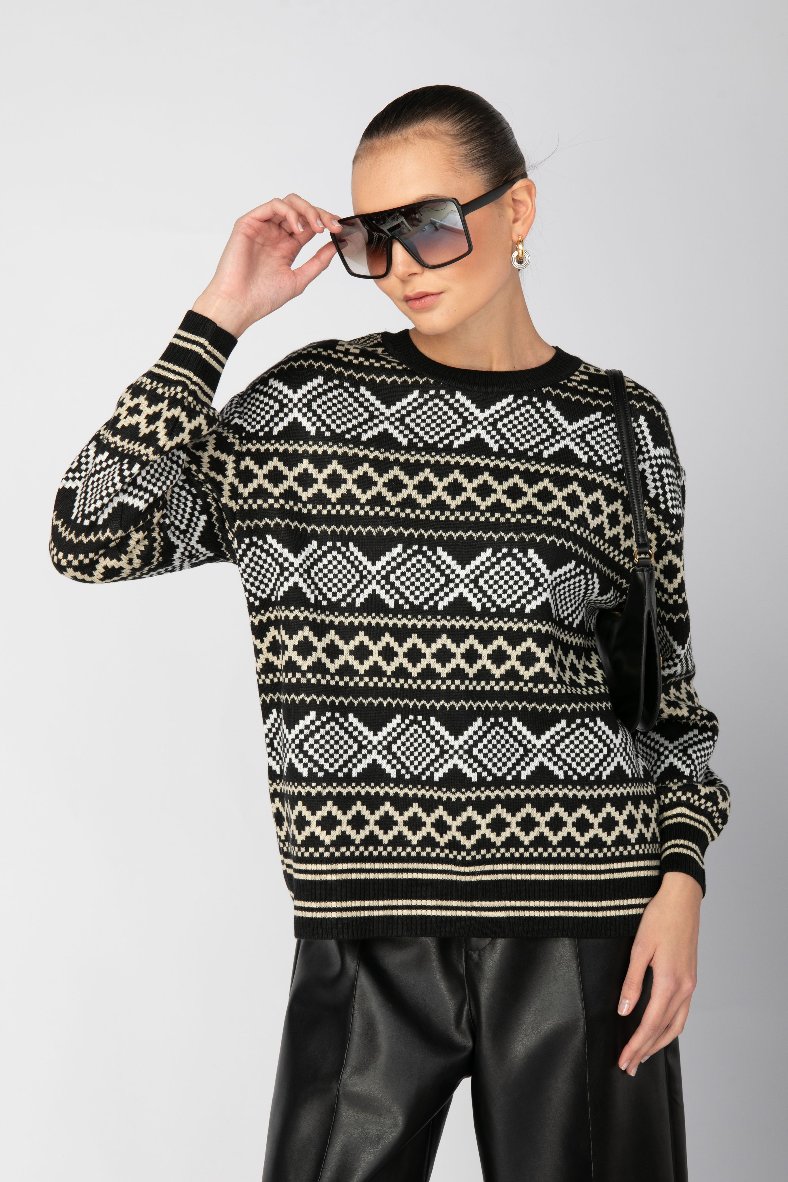 

Джемпер женский Vivawool 309142 черный 56 RU, 309142