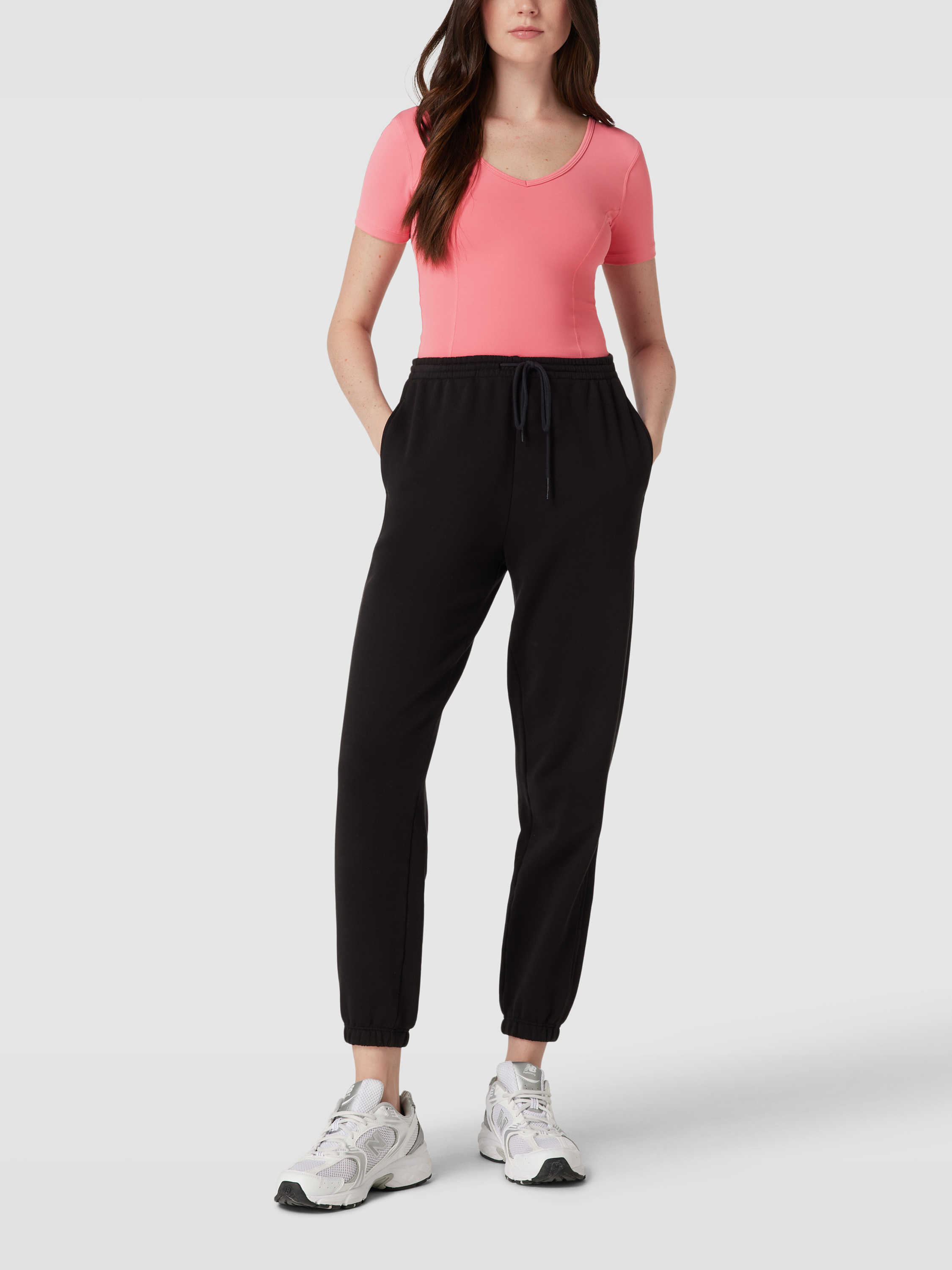

Футболка женская Guess 1722875 оранжевая XS доставка из-за рубежа, Розовый, 1722875