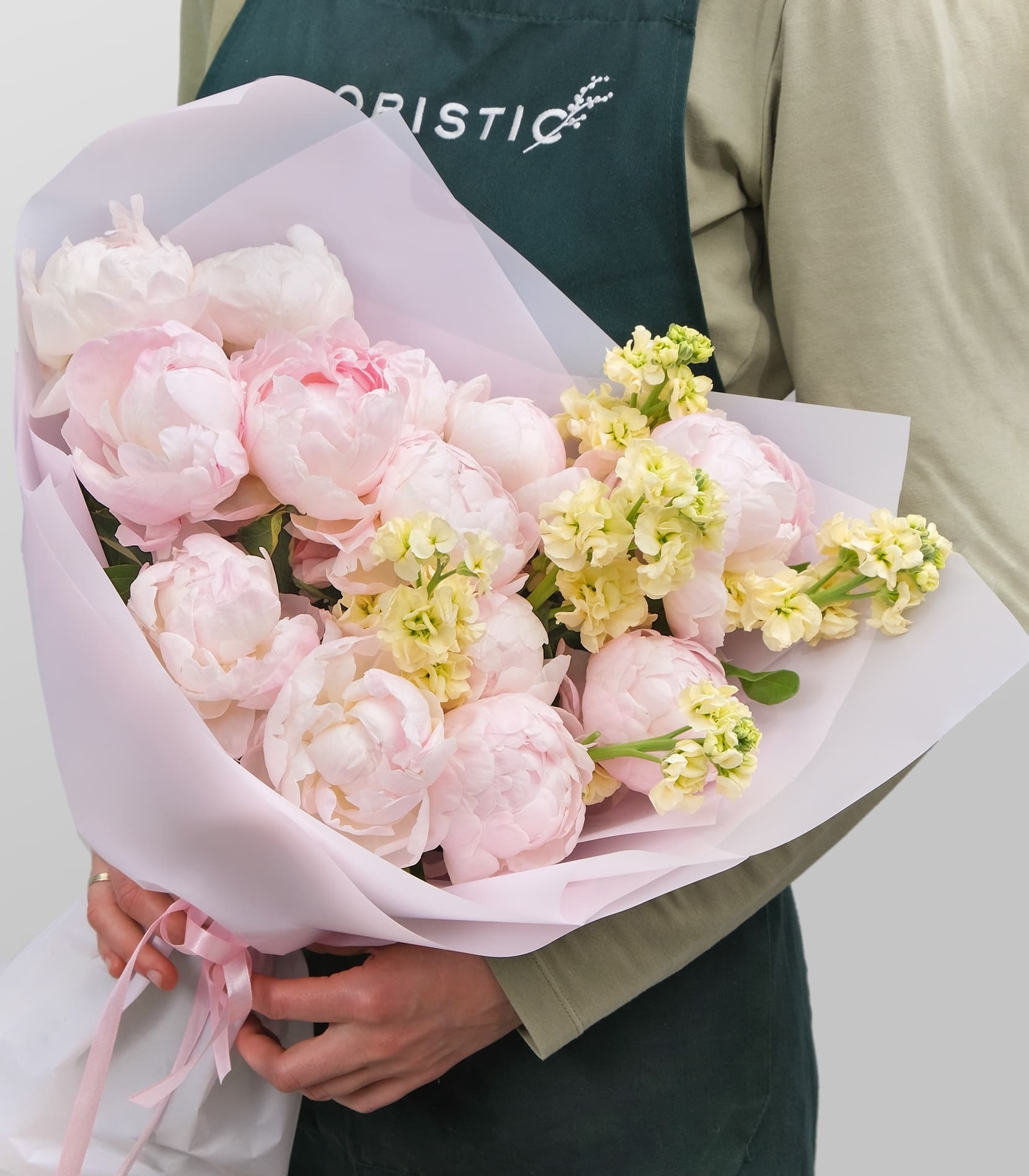 

Букет Studio Floristic из пионов и маттиолы 18 шт 45 см розовый