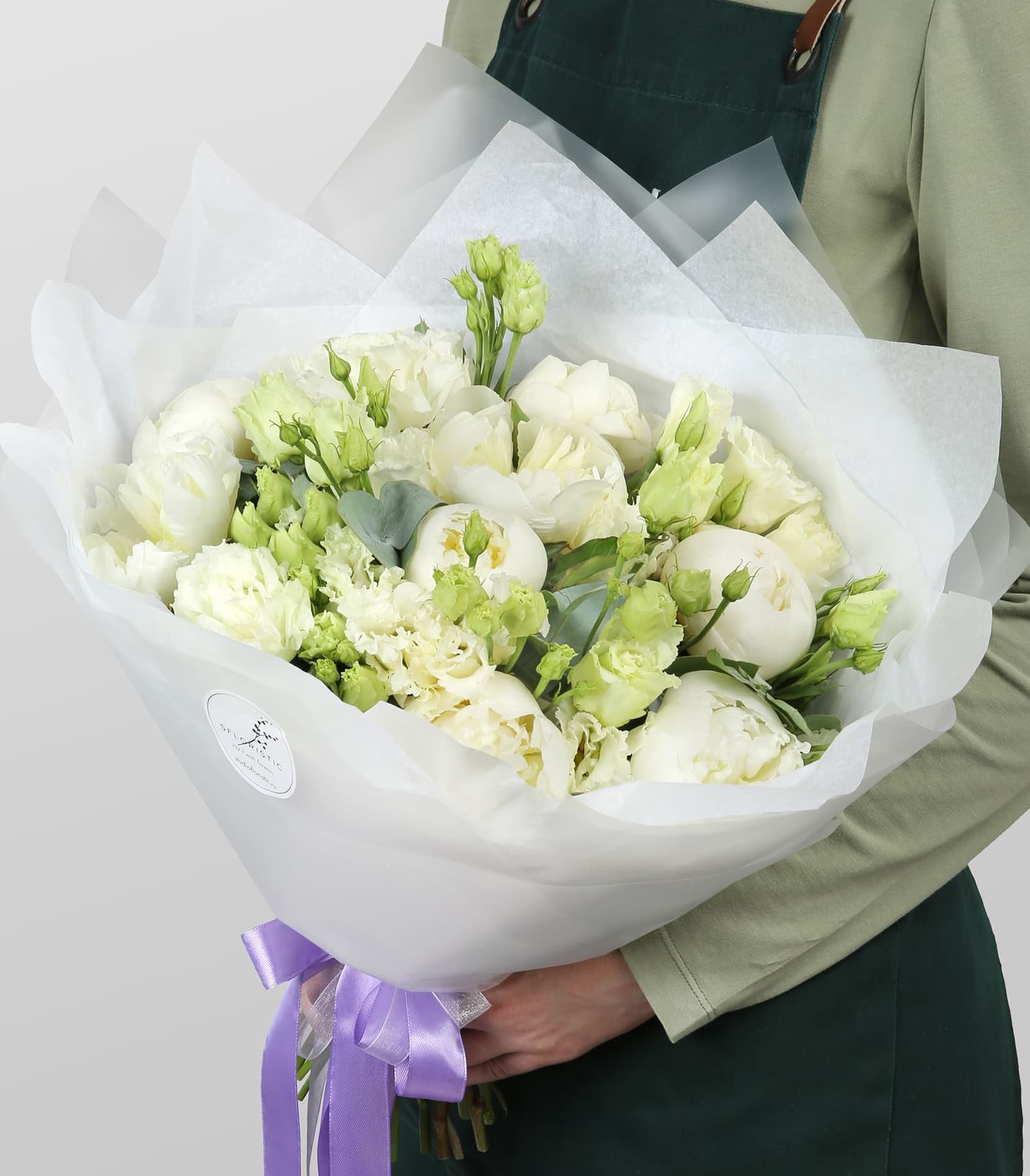 

Букет Studio Floristic из пионов и эустомы 14 шт 50 см Снежный вальс белый