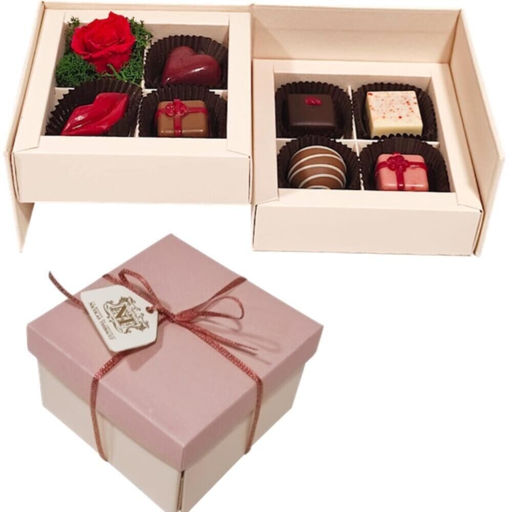 

Подарочный набор шоколадных конфет VioChoco Роза ассорти с живой розой, 75 грамм