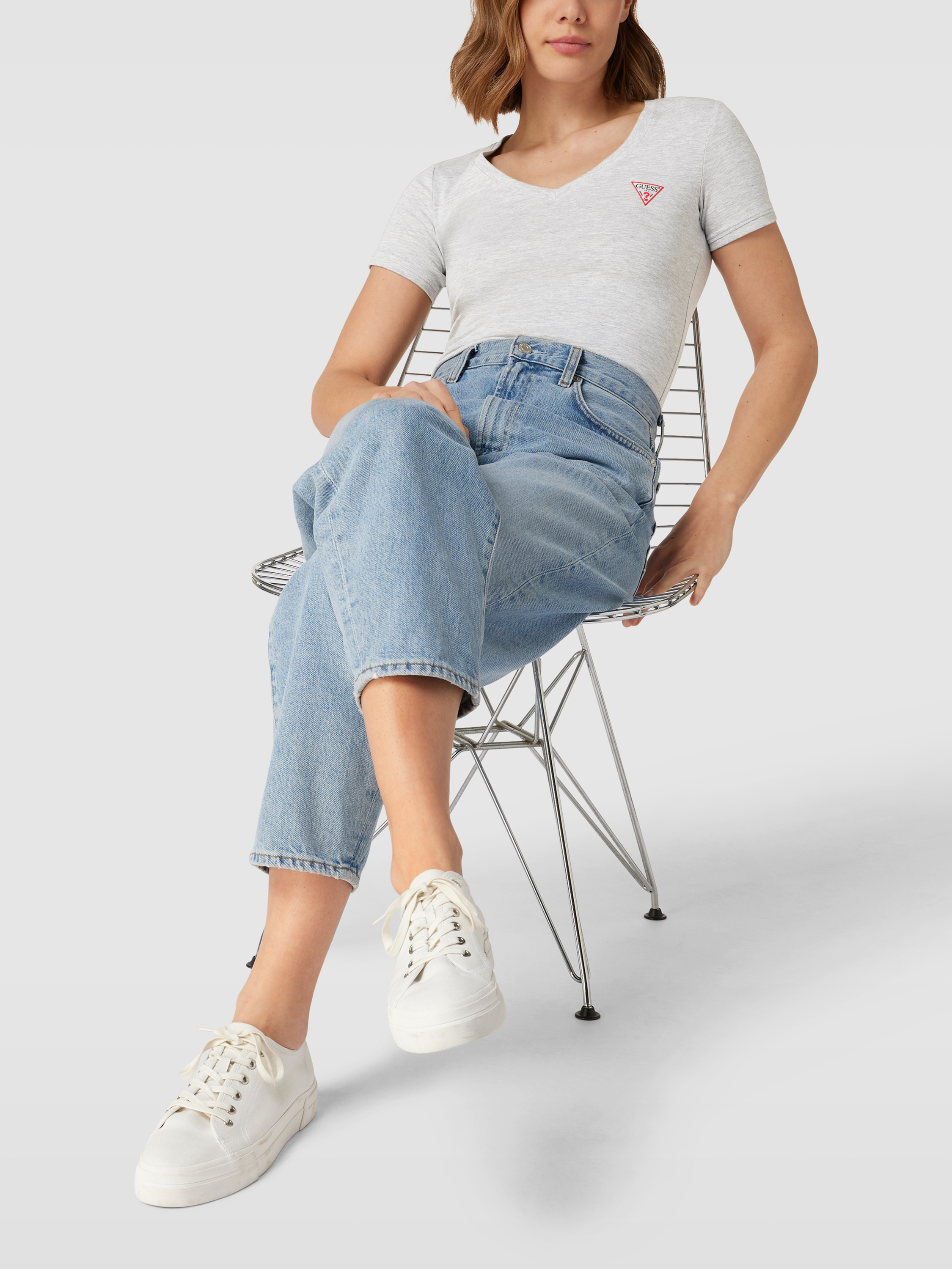 

Футболка женская Guess 1738186 серая L доставка из-за рубежа, Серый, 1738186