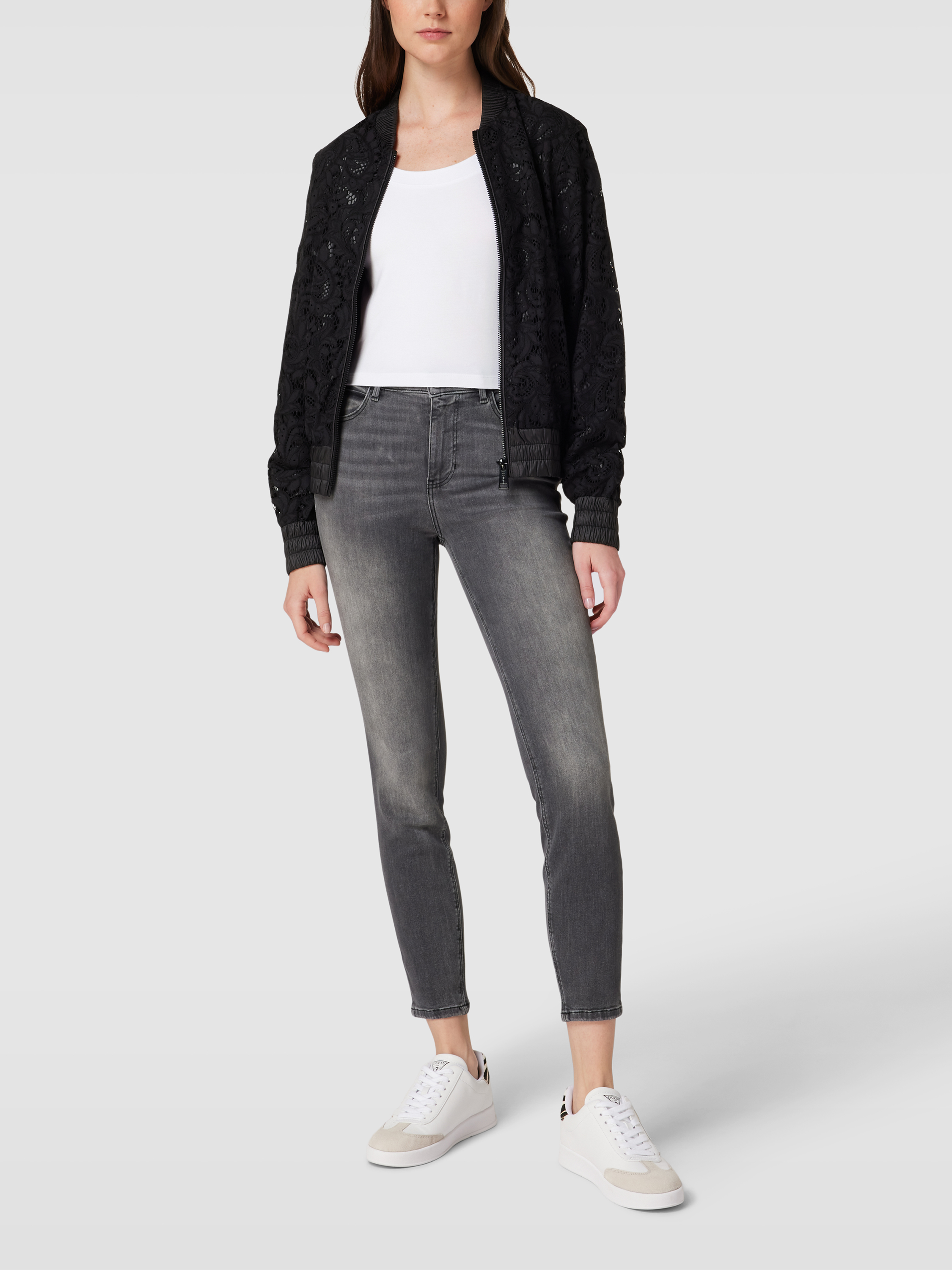 

Топ женский Guess 1738011 белый S доставка из-за рубежа, 1738011