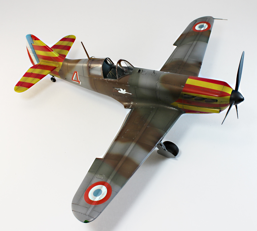 

Французский истребитель Девуатин D.520 72016 ARK-models 1/72